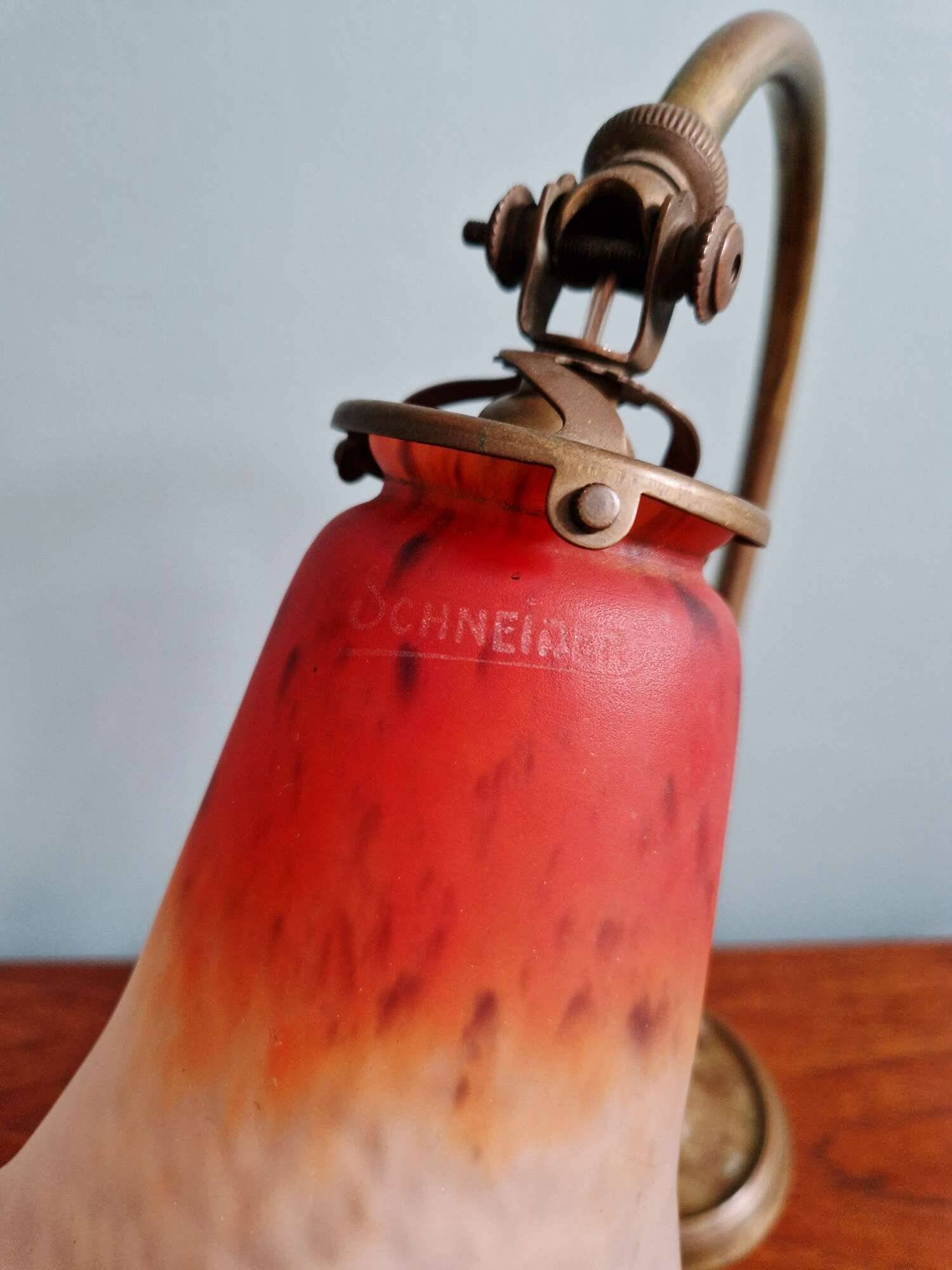 Lampe de bureau art déco en bronze et tulipe signée Schneider, années 1920