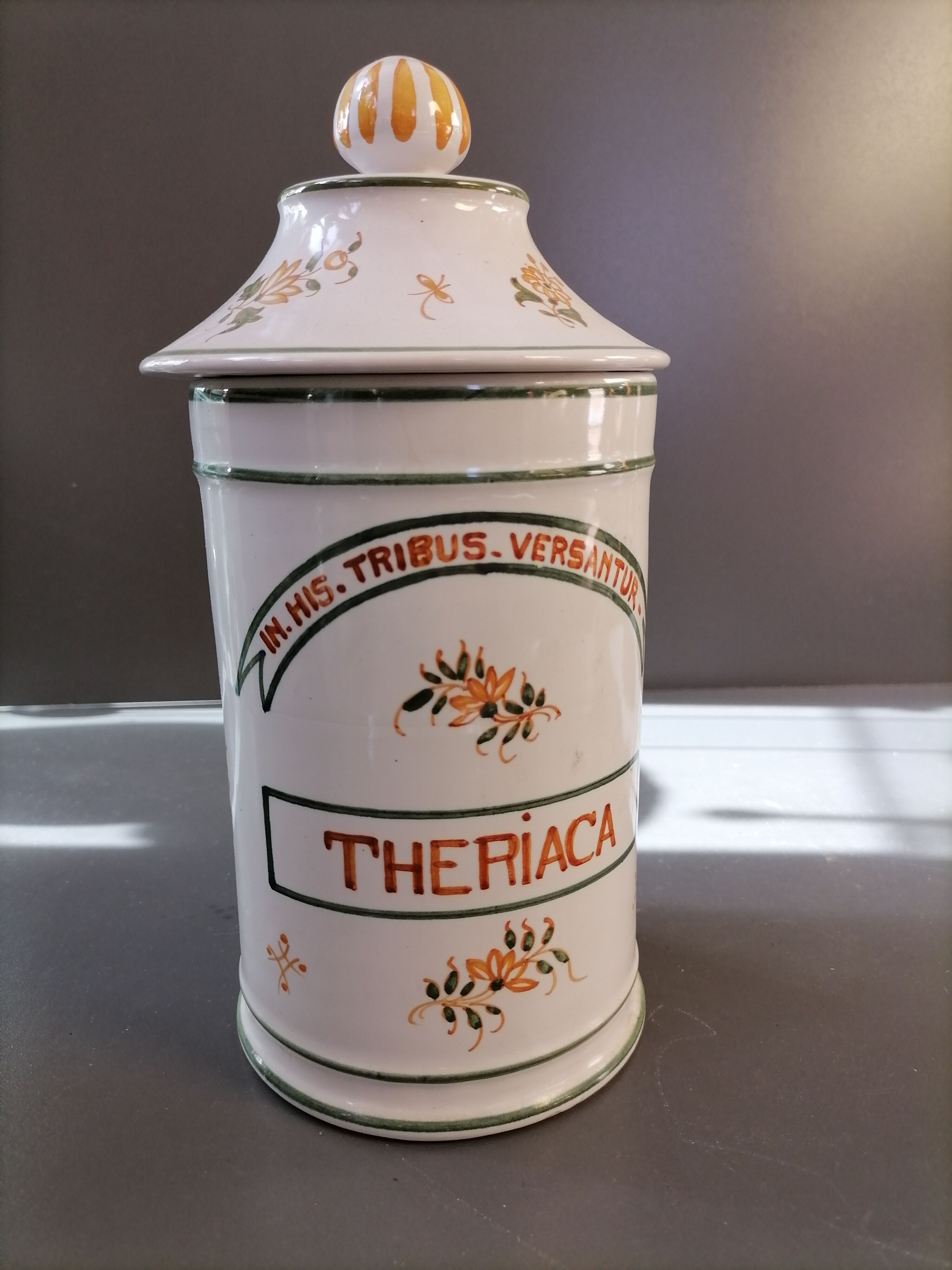 Ceramic pharmacy pot
