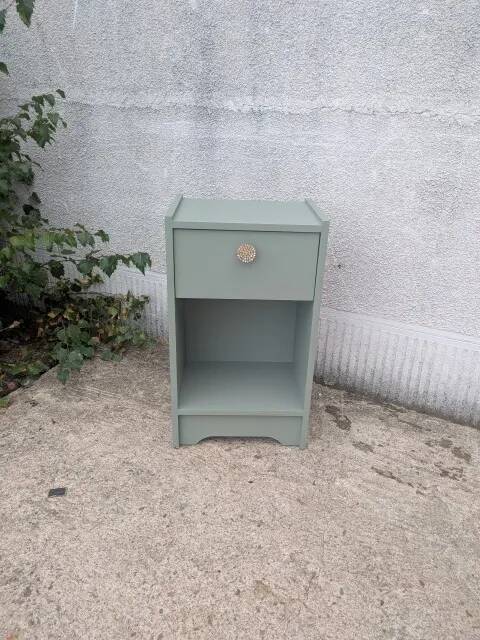 Chevet, table de nuit