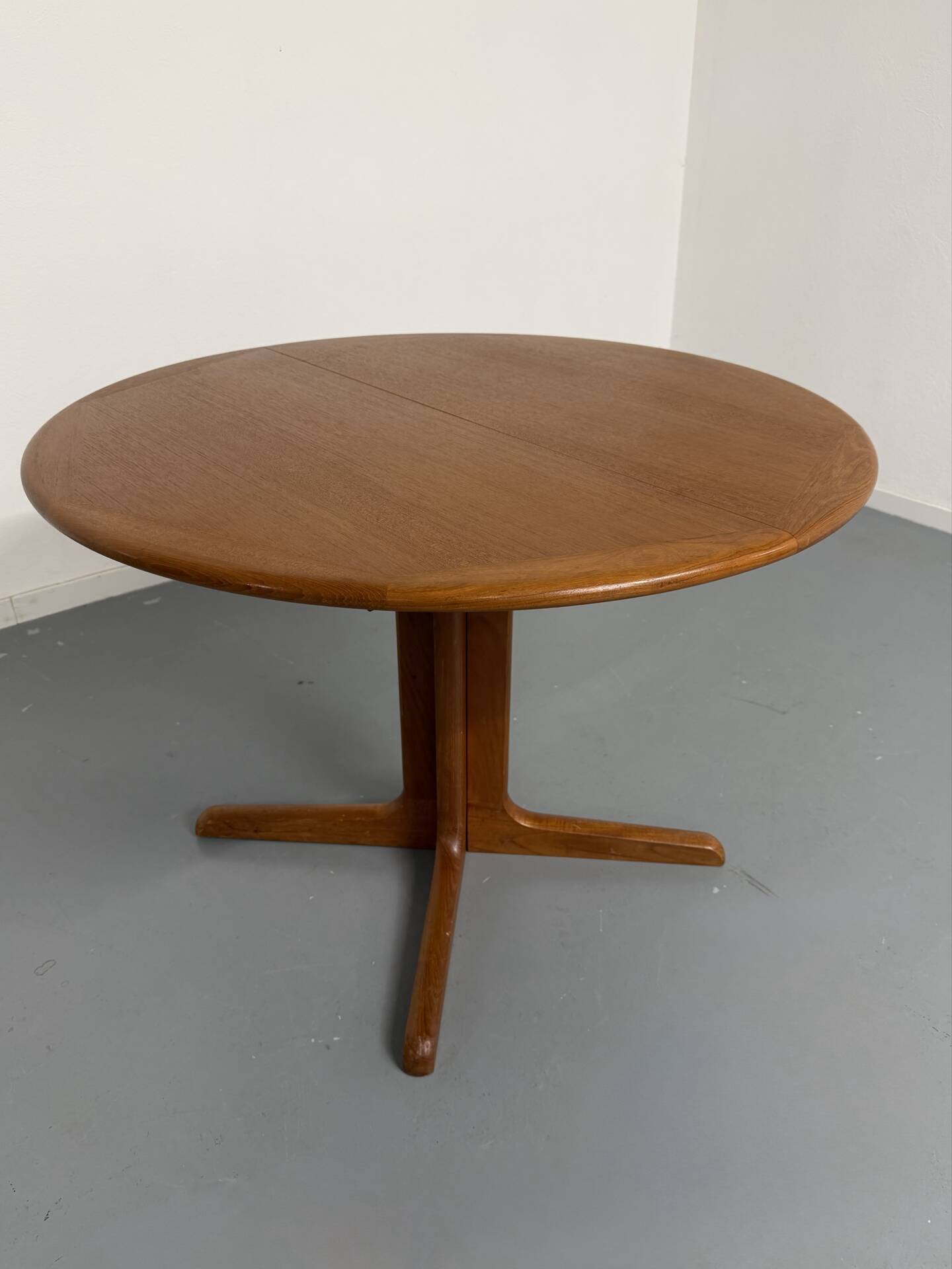 Vintage round dining table Scandinavian design an60 Falster Furniture