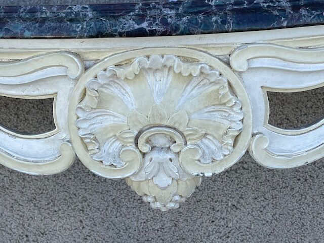 Console de style Louis XV