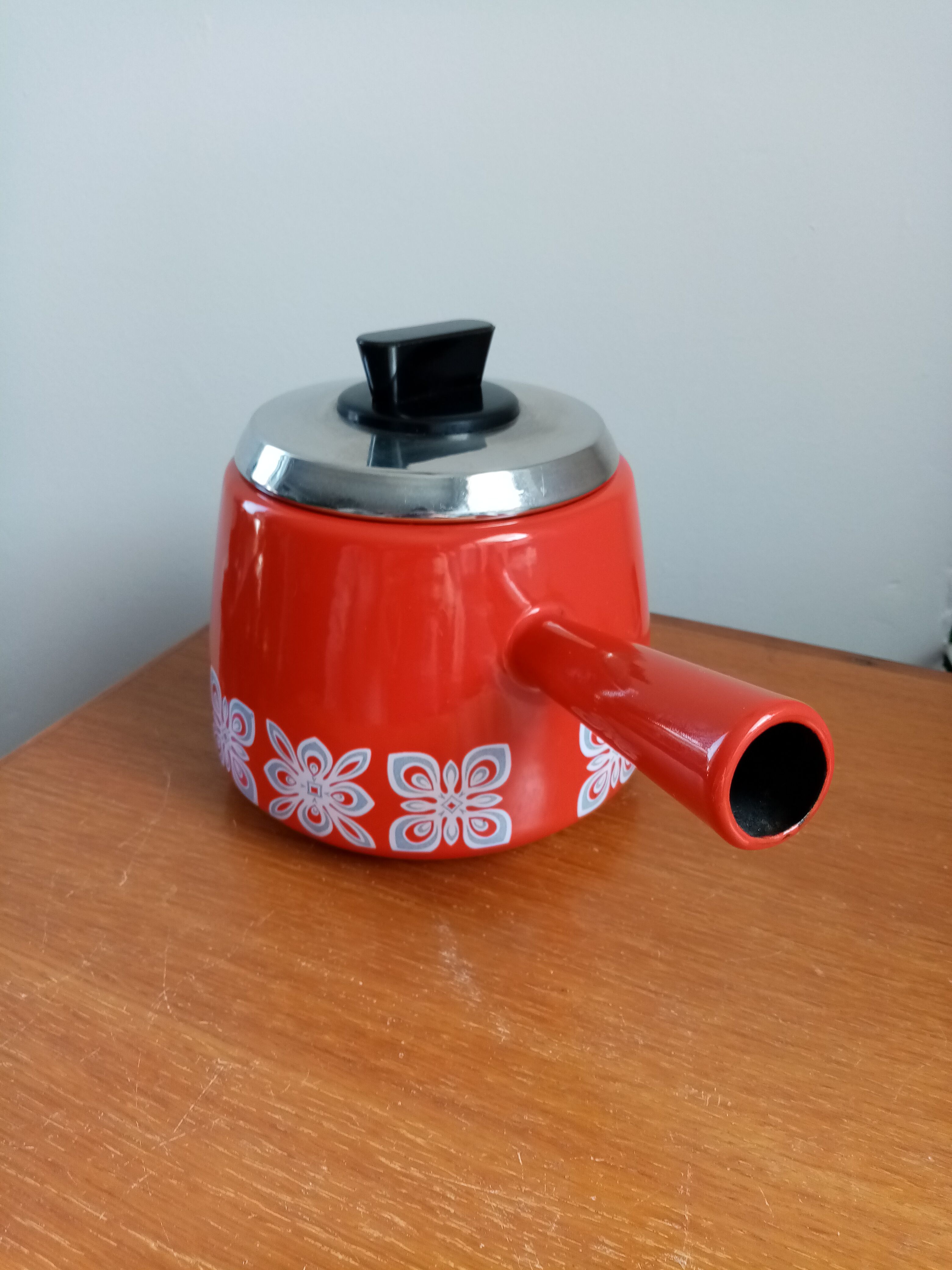 Enamelled red coffee maker