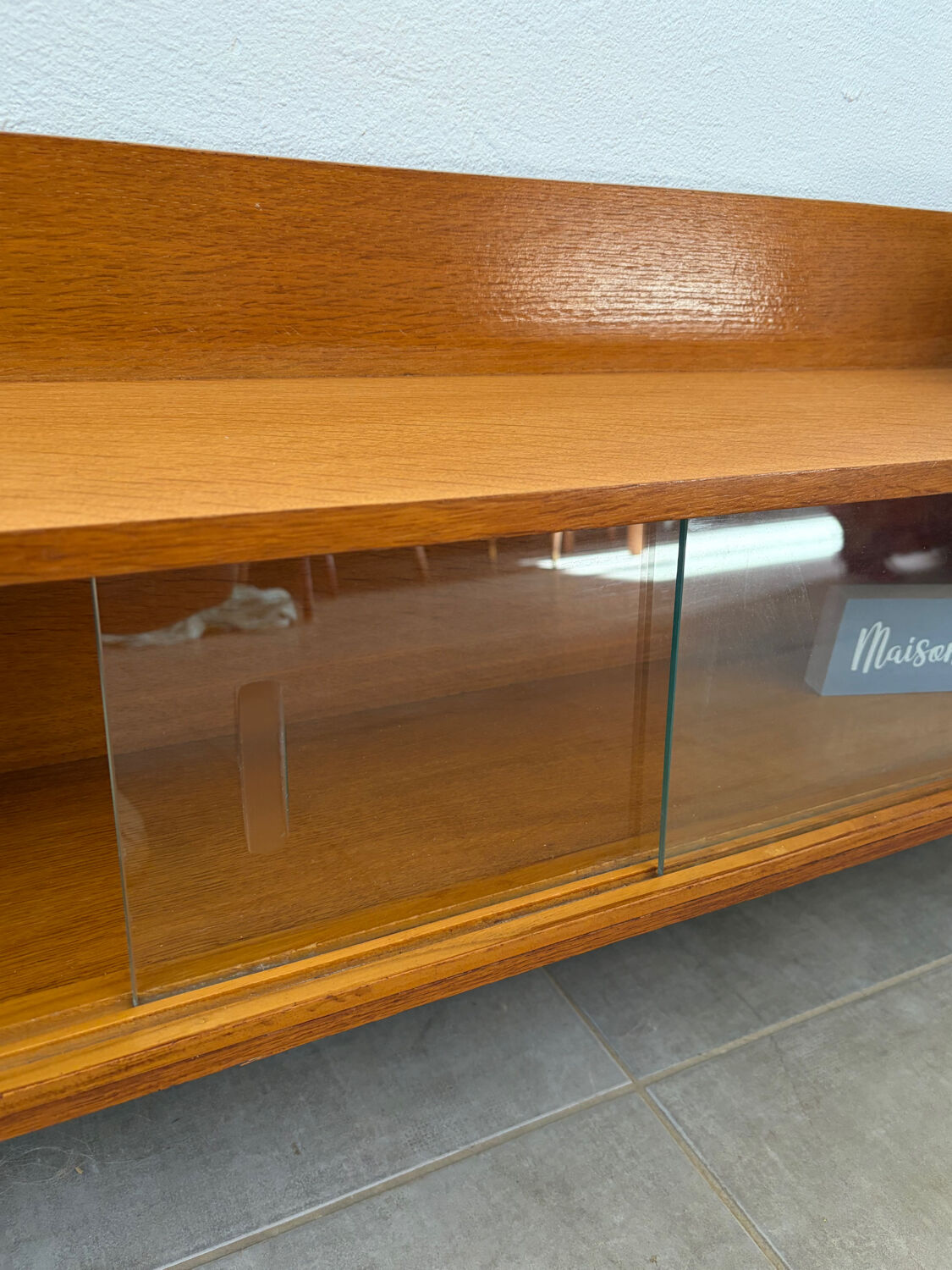 Shallow low vintage enfilade