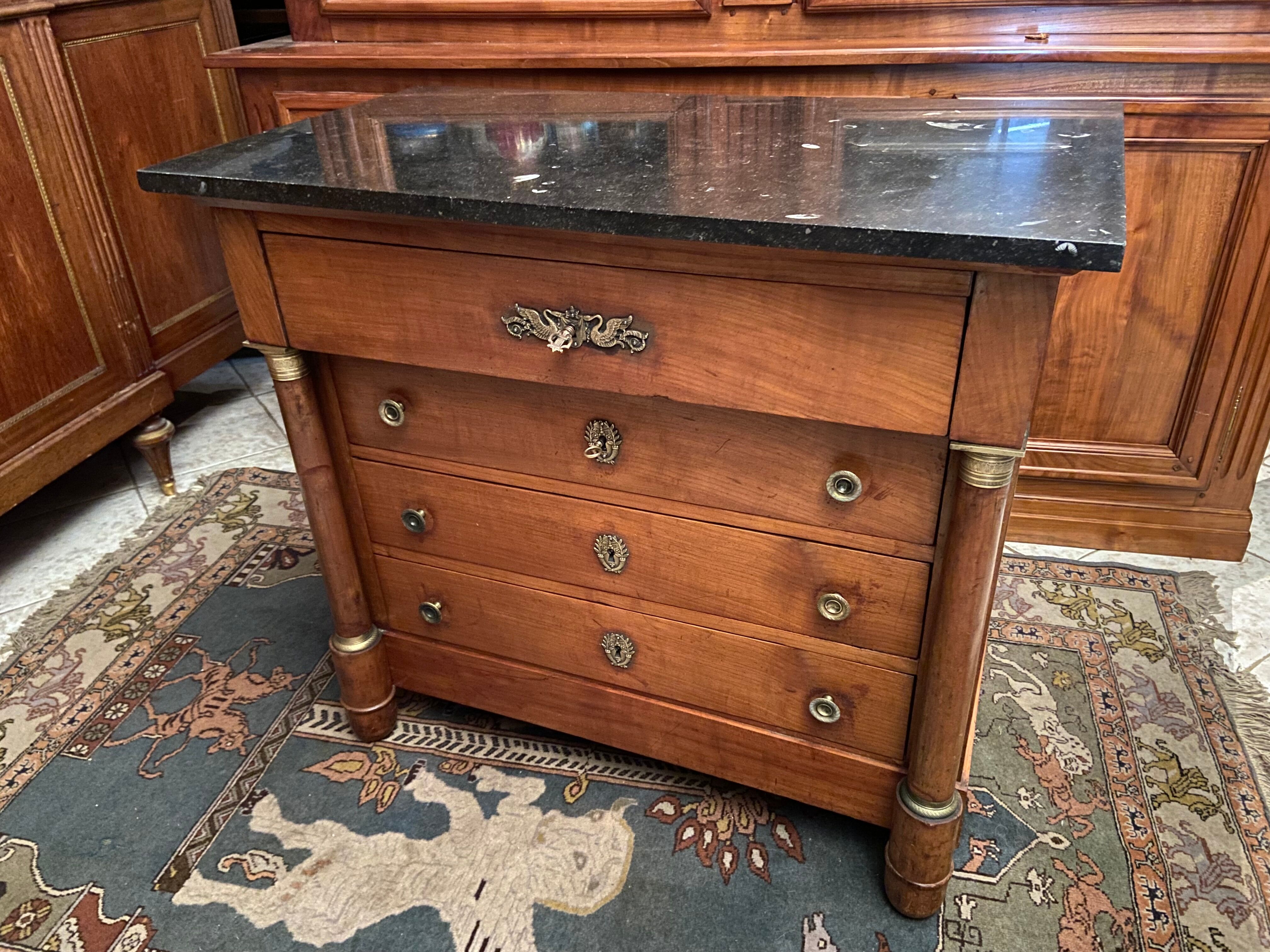 Chest of drawers with columns in blond walnut Empire style XIXth