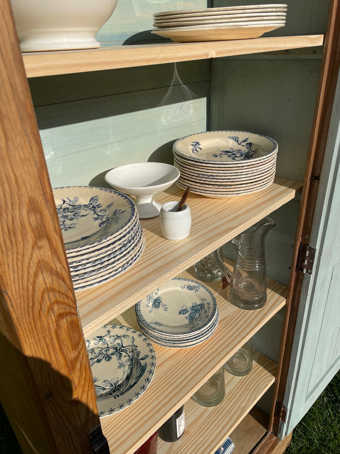 1 door wardrobe in 19th century pine.