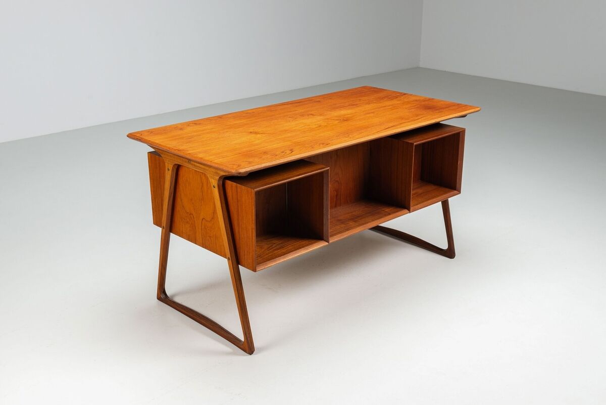 Svend Age Madsen freestanding desk in teak H.P. Hansen Denmark 1960