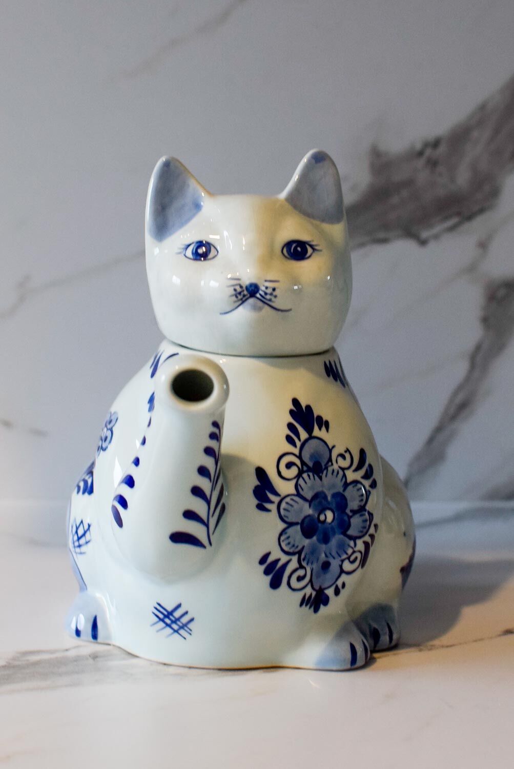 Delfts ceramic cat teapot