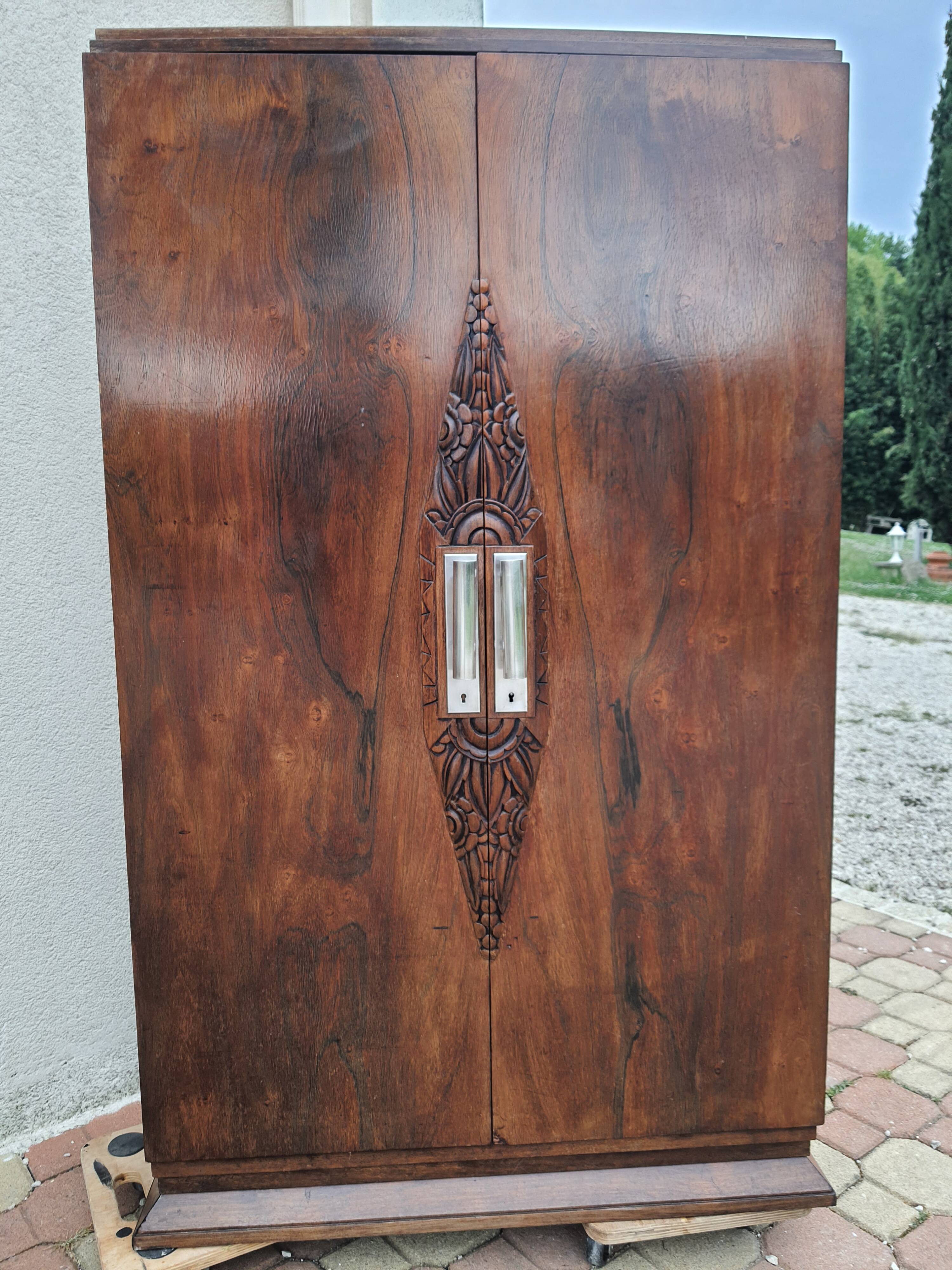 Armoire style art deco