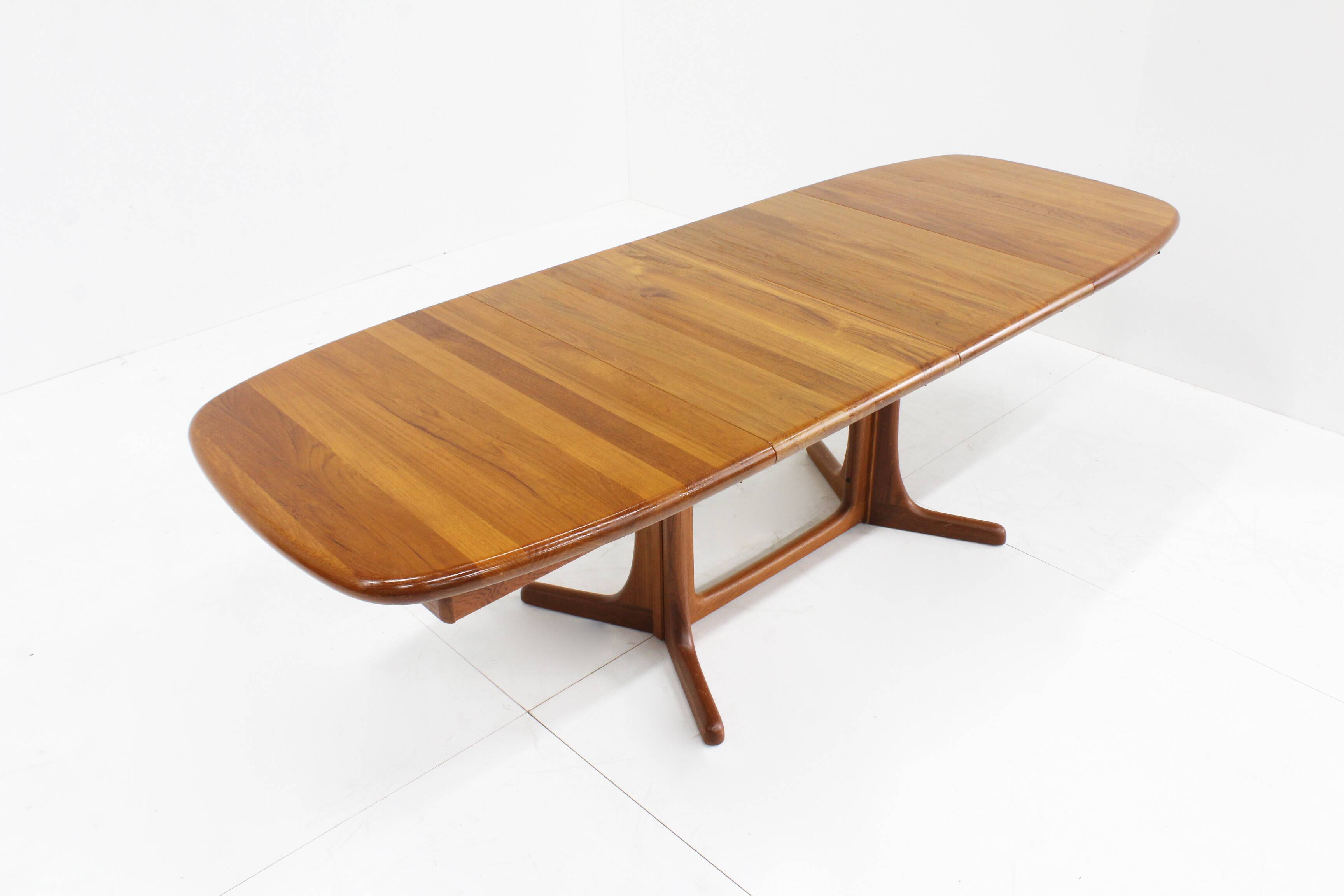 Table à manger ovale extensible danoise vintage en teck massif
