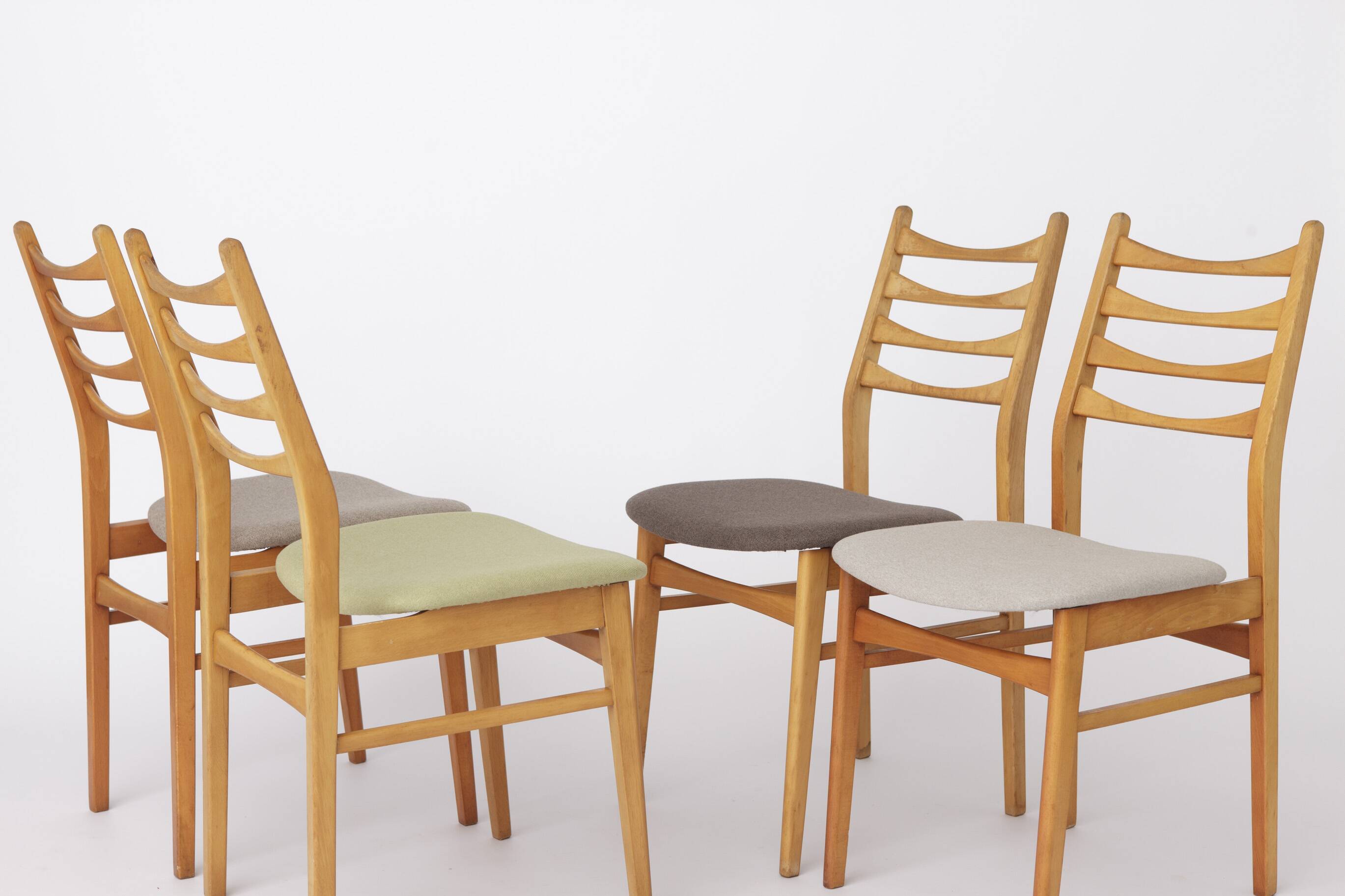 Ensemble de 4 chaises de salle à manger vintage années 1970 Allemagne, chaises en bois de hêtre, restaurées