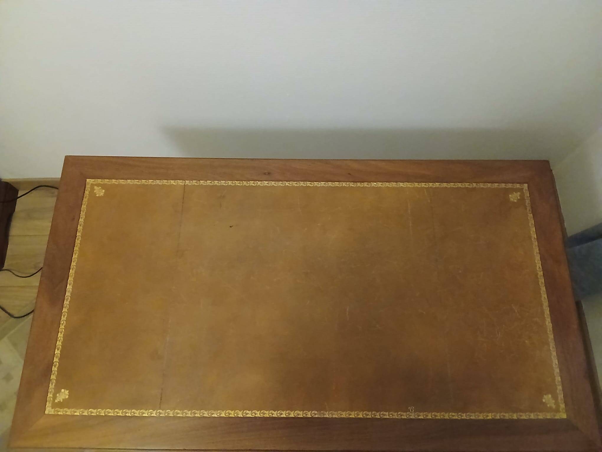 Bureau classique avec dessus en cuir – années 1930 à 1950