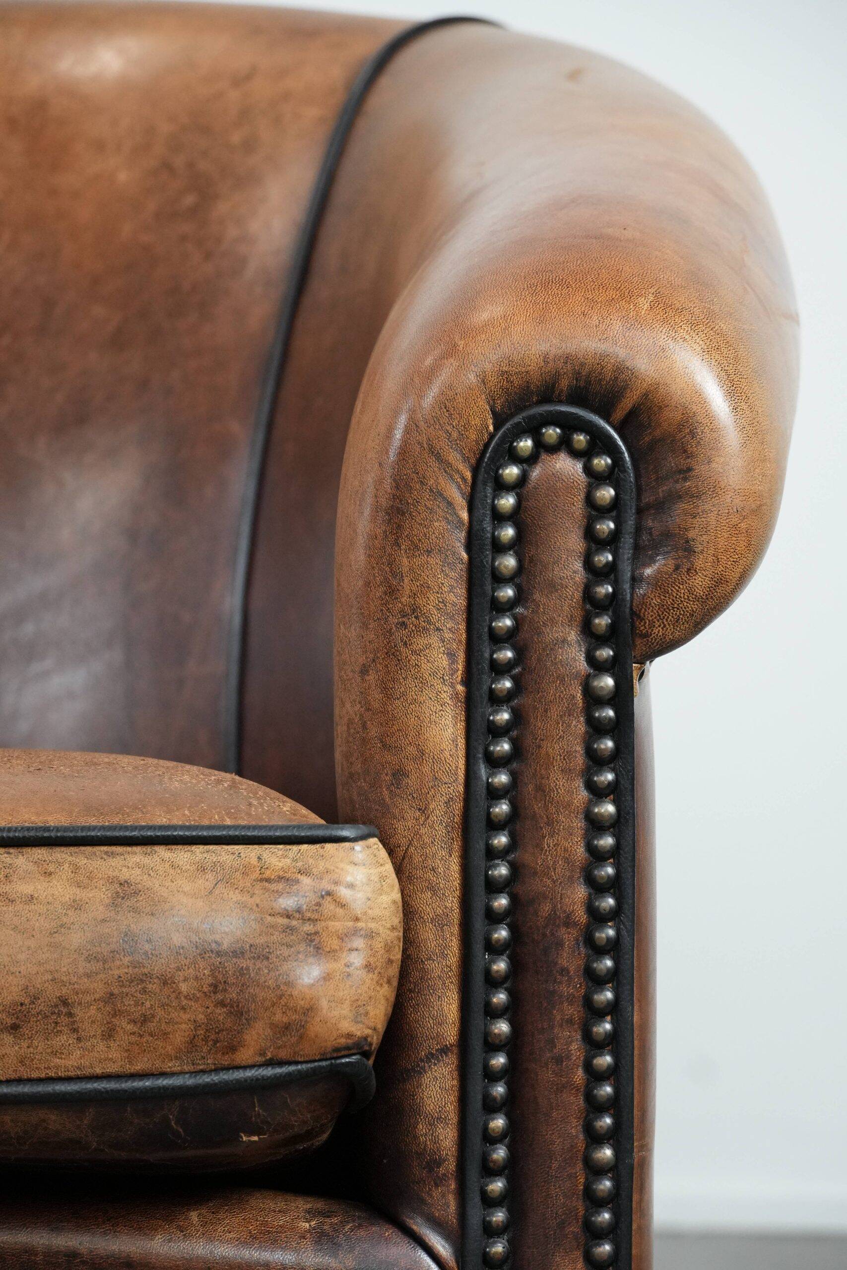 Comfortable vintage sheepskin 2.5-seater club sofa