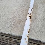 White metal bed “in its own juice” to be repainted