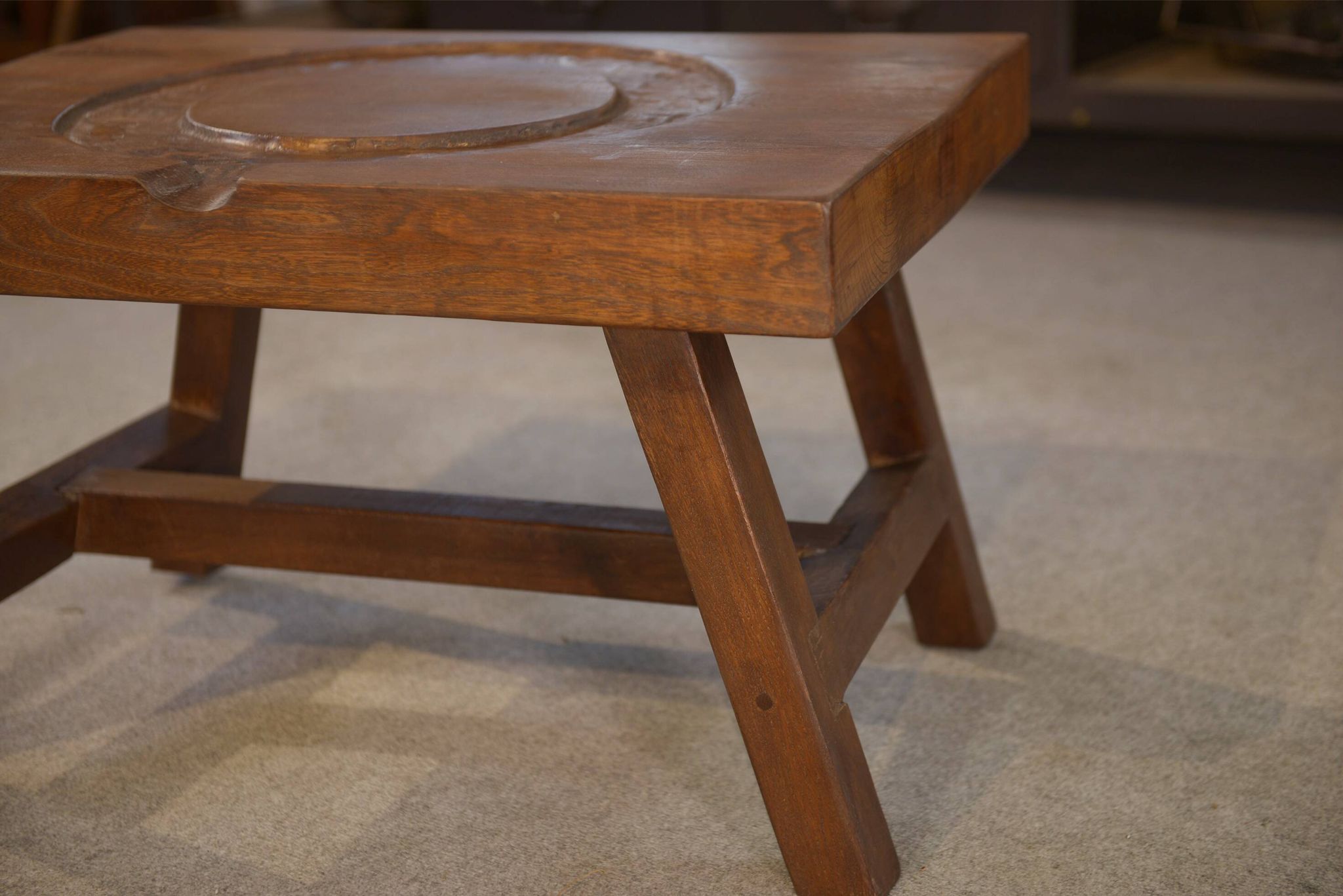 Brutalist coffee table in elm from the 1950s.