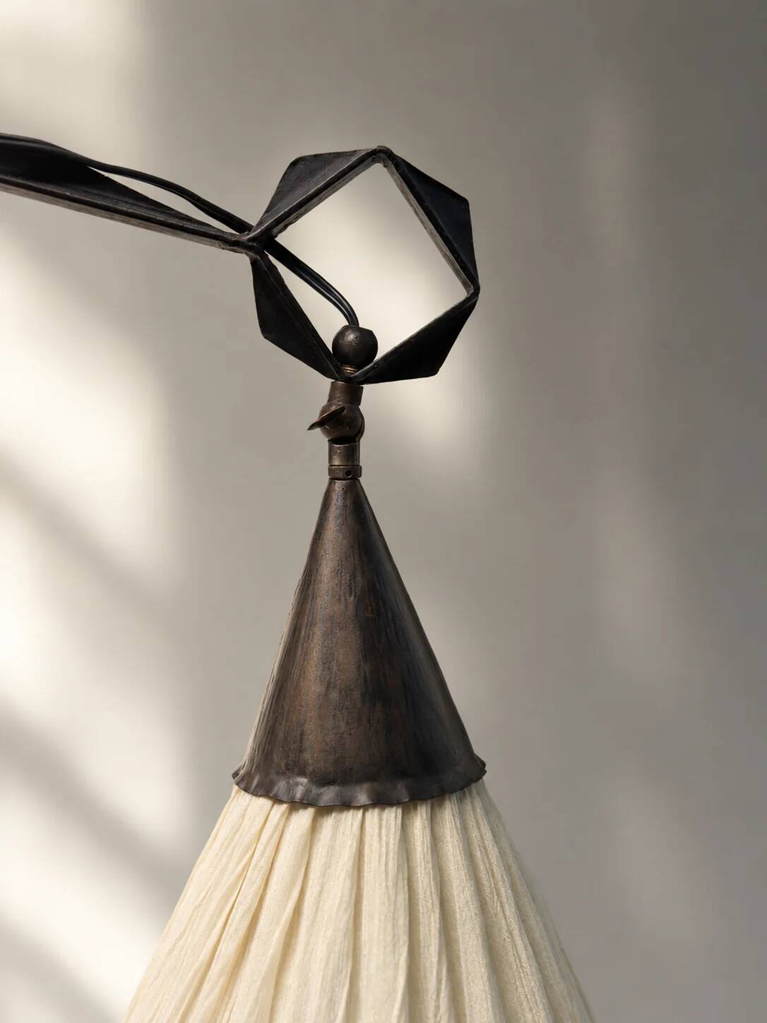 Lampe de sol en fer forgé Arts & Crafts de l'École d'Amsterdam