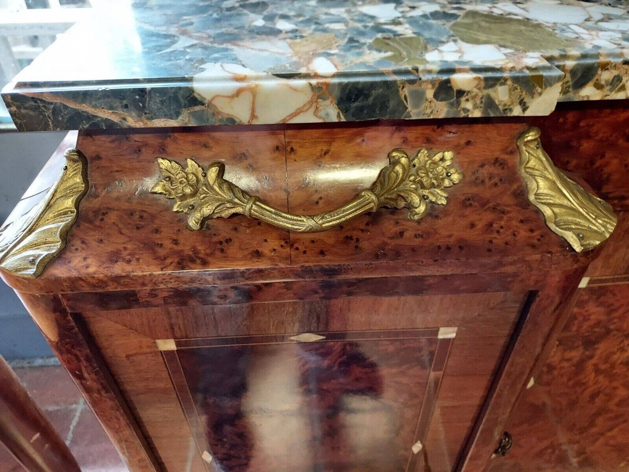 Buffet desserte en acajou de style louis xv dessus marbre