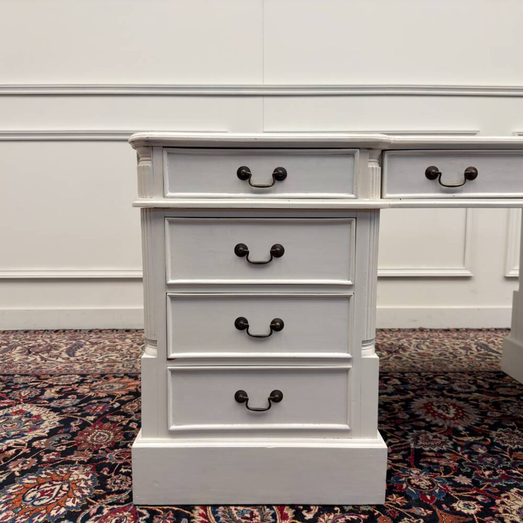 Ensemble de bureau blanc classique avec chaise de bureau