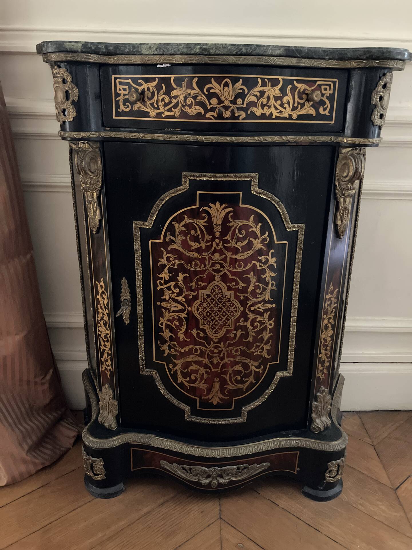 Furniture in the N III style
