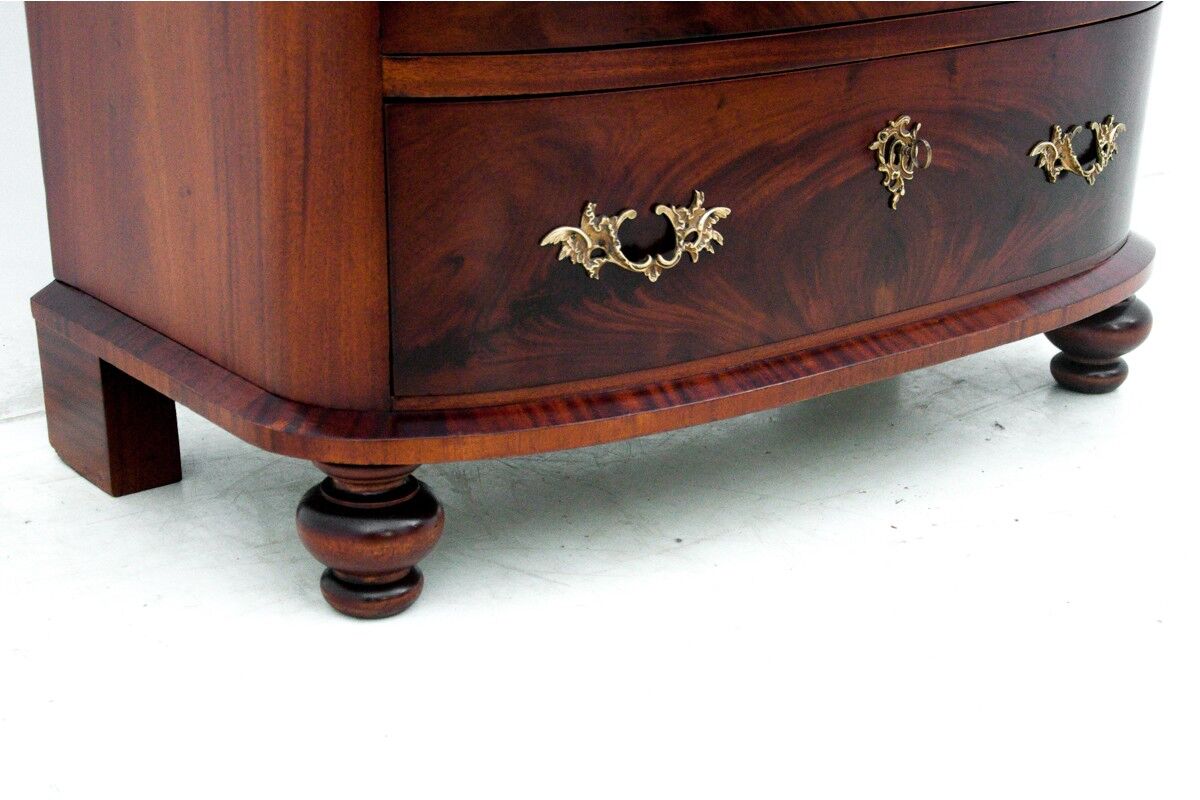 Commode antique, Europe du Nord, vers 1900