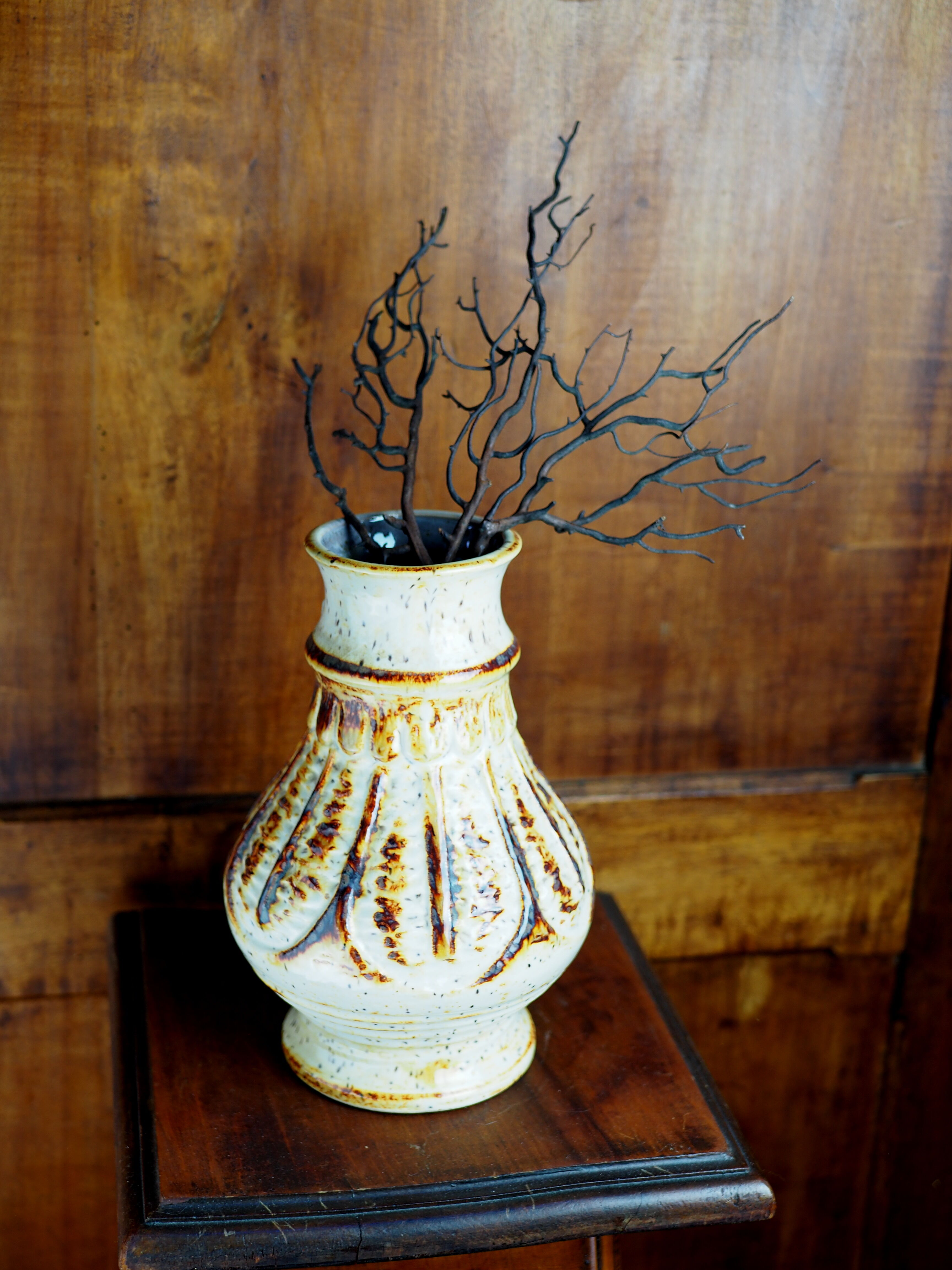 Ribbed vase with caramelized glaze; "581/22" - west German ceramics - 70s