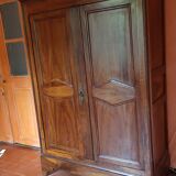 Small wardrobe in solid walnut period Consulate around 1830