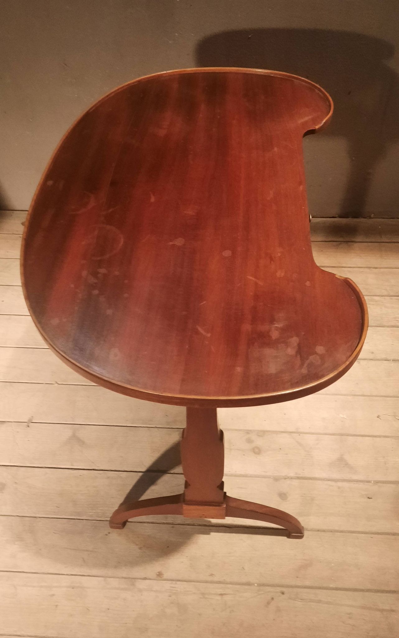 Kidney-shaped side table