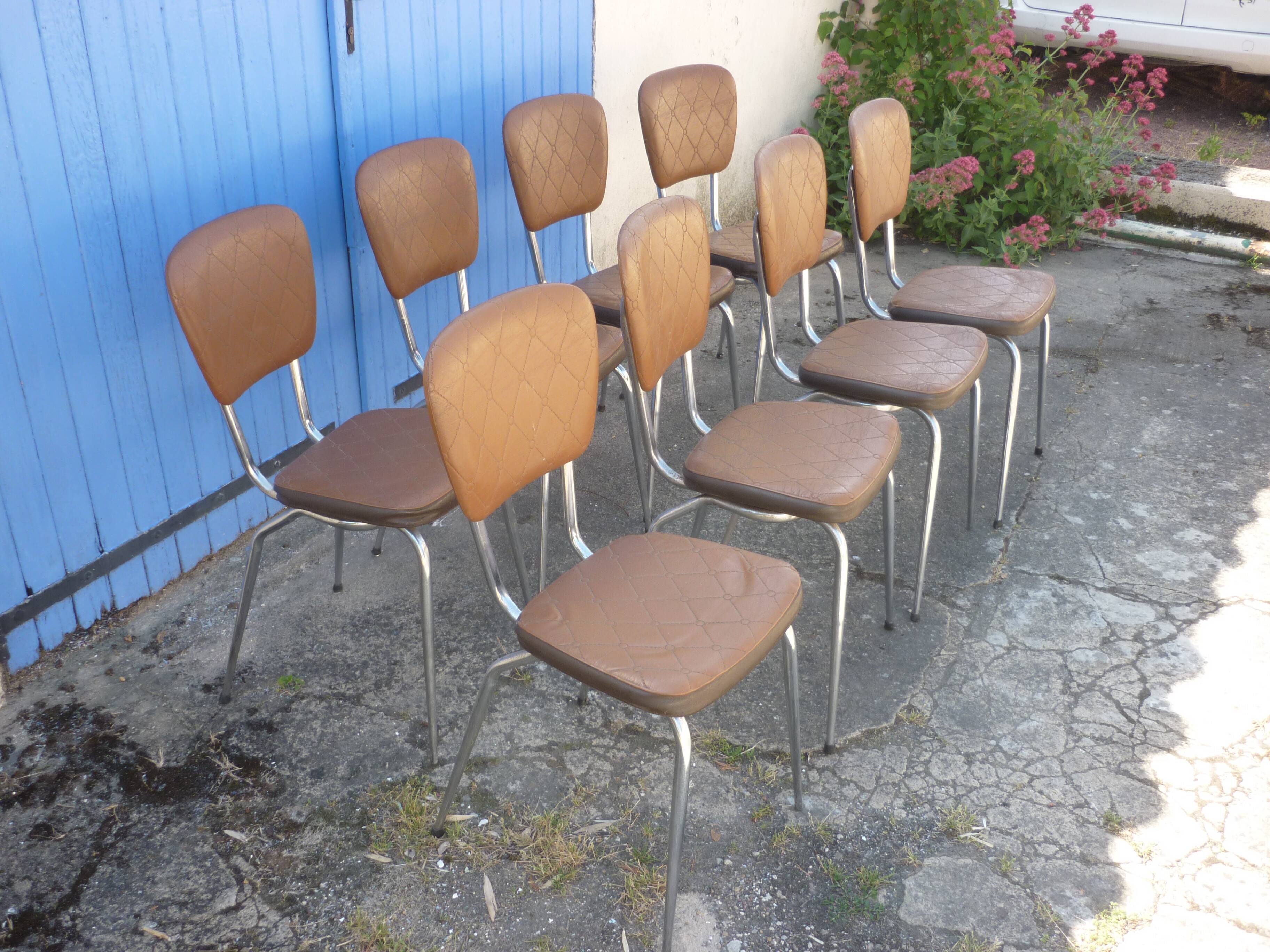 Lot of 8 vintage chairs in brown skai