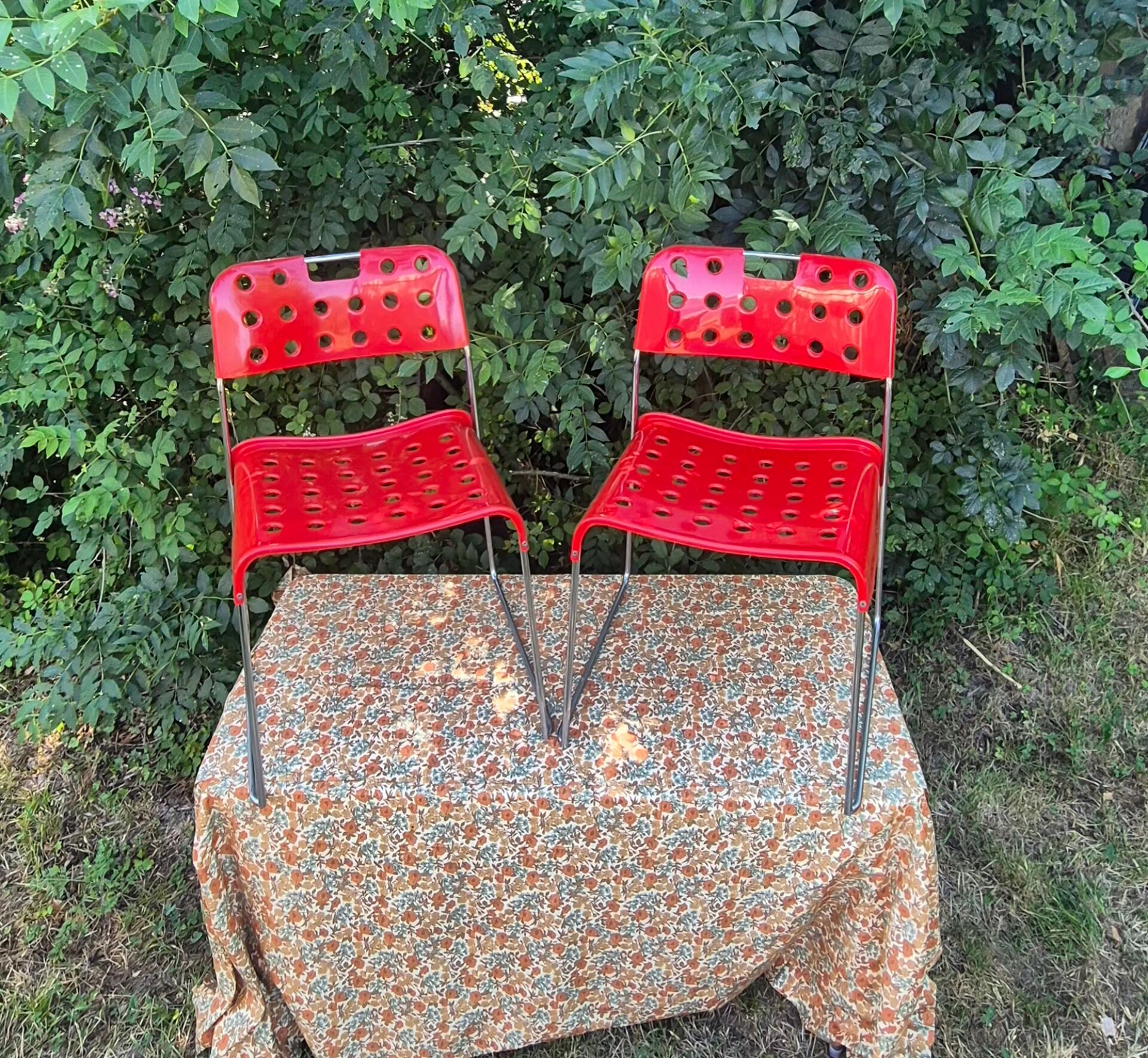 Omstak chair by Rodney Kinsman, vintage red metal.