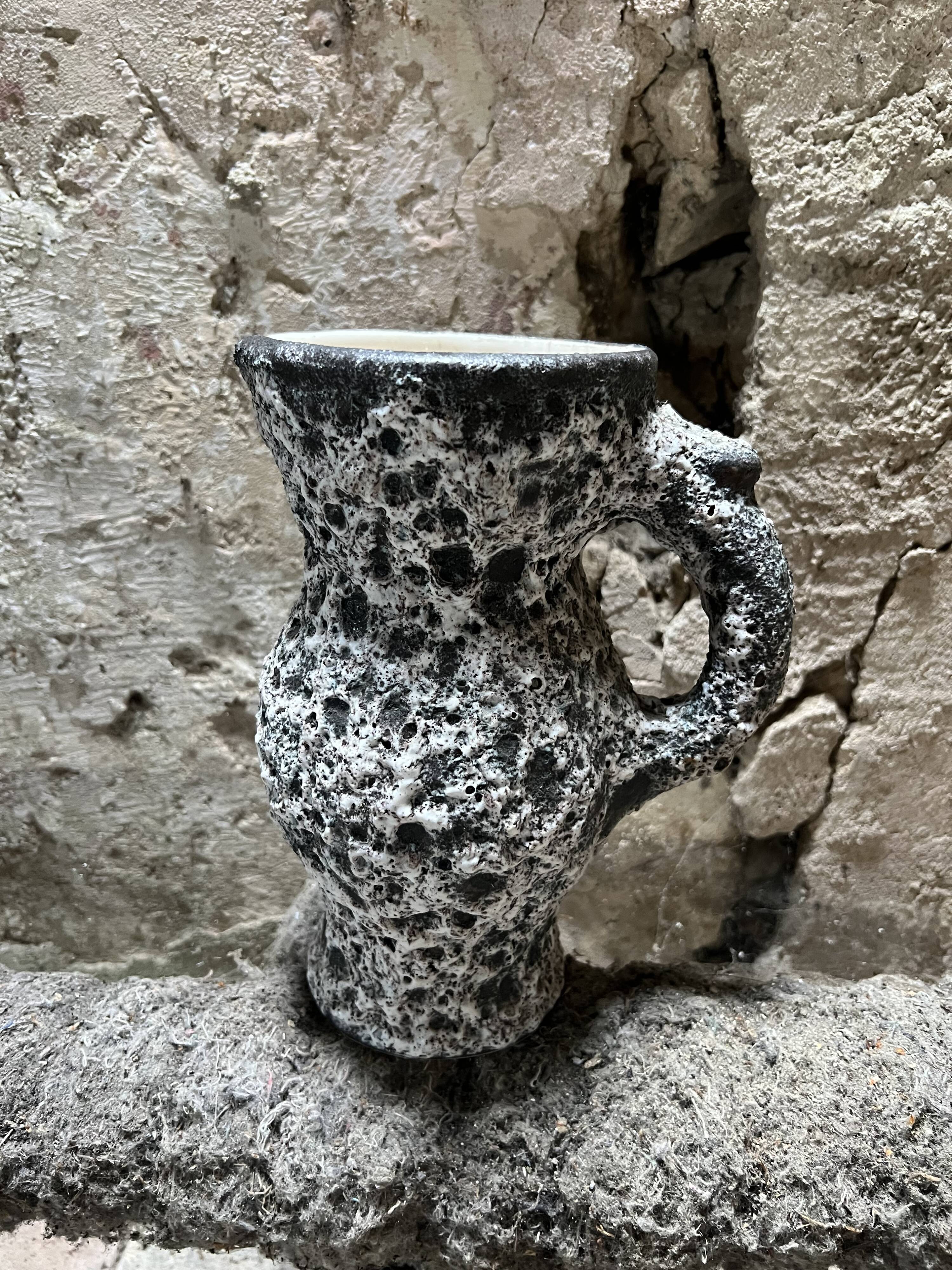 Vintage black and white textured ceramic pitcher – Fat Lava brutali style