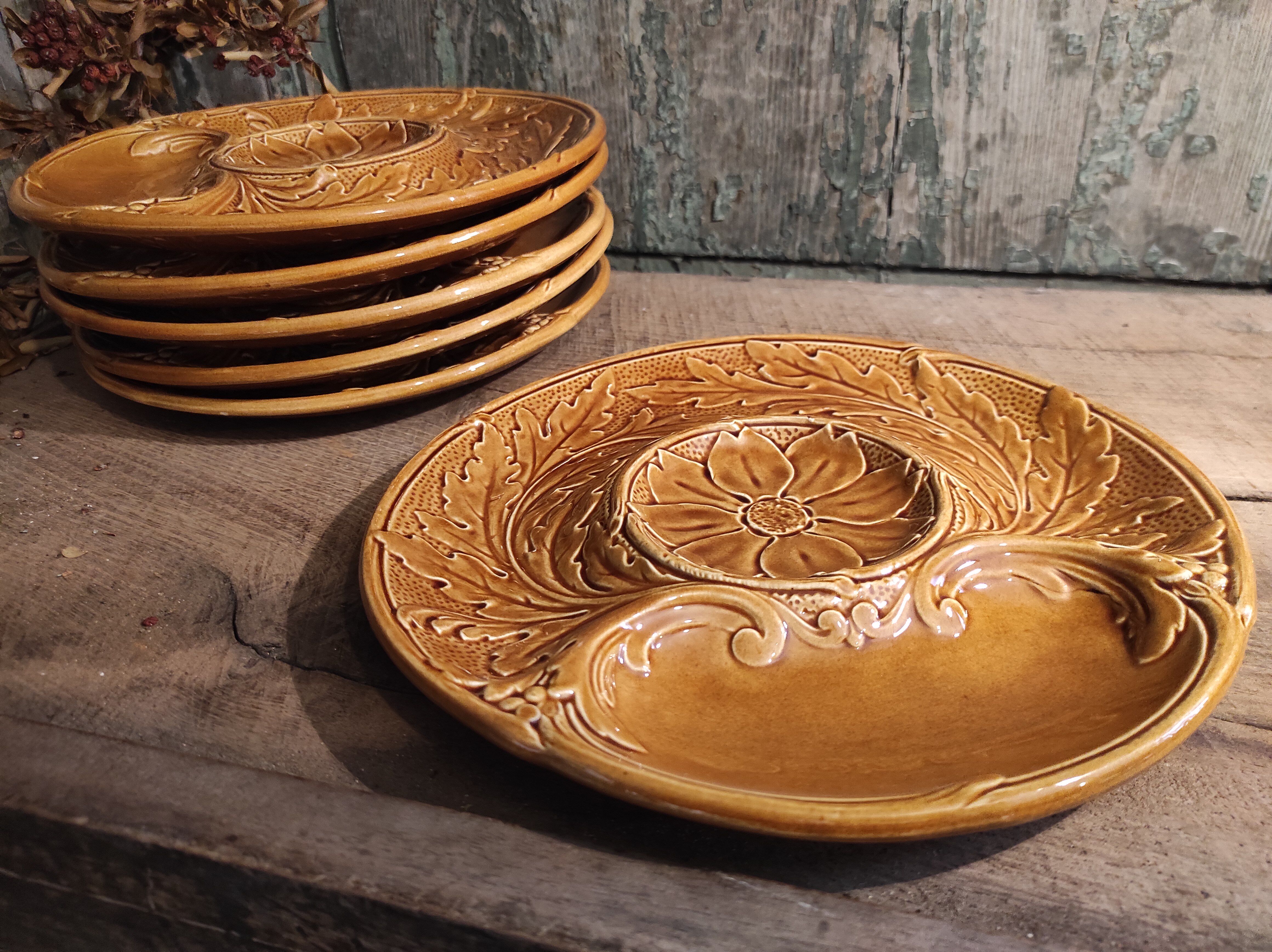 Vintage French artichokes plate in Majolica from Gien