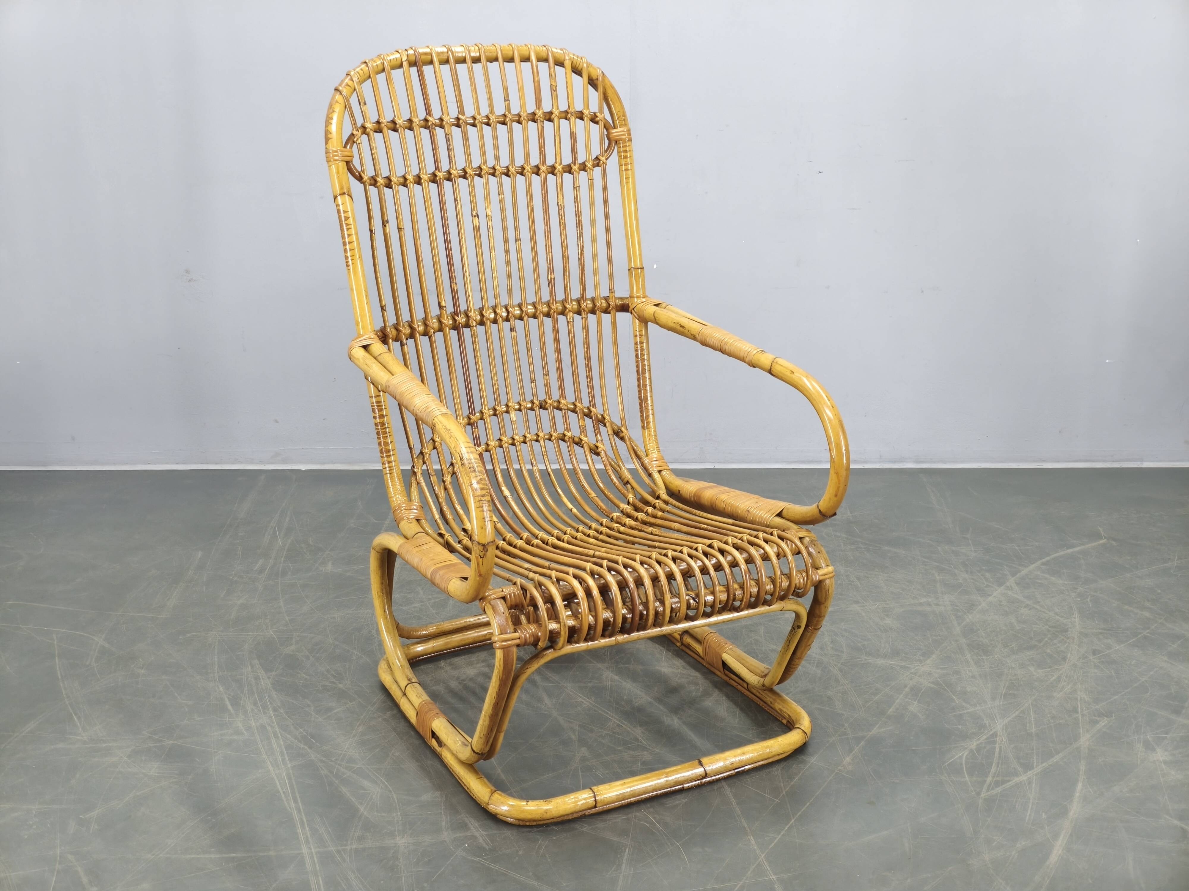Fauteuil en rotin italien des années 1960.