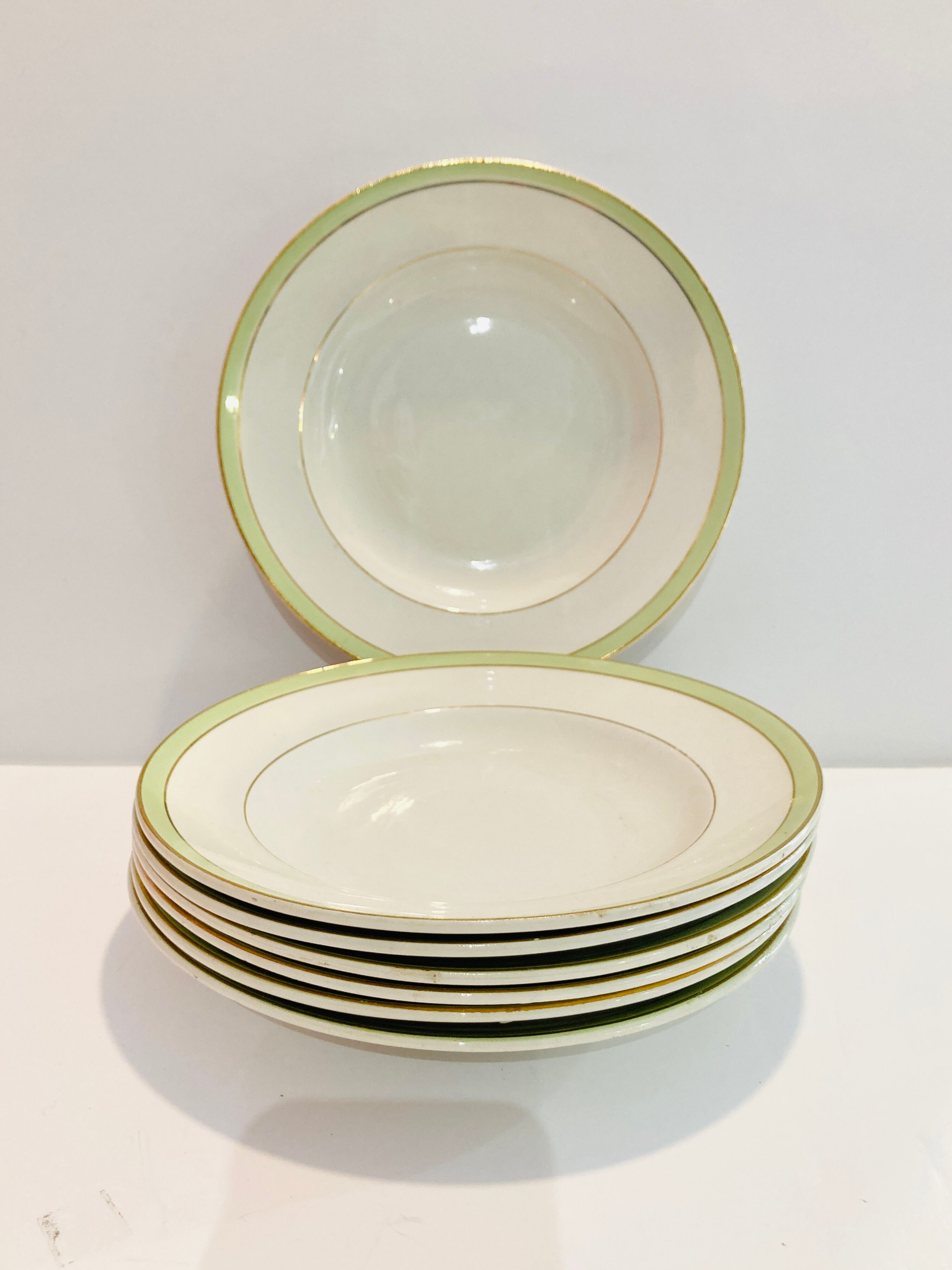 7 assiettes des années 60 verte et blanche - moulin des loups & orchies france