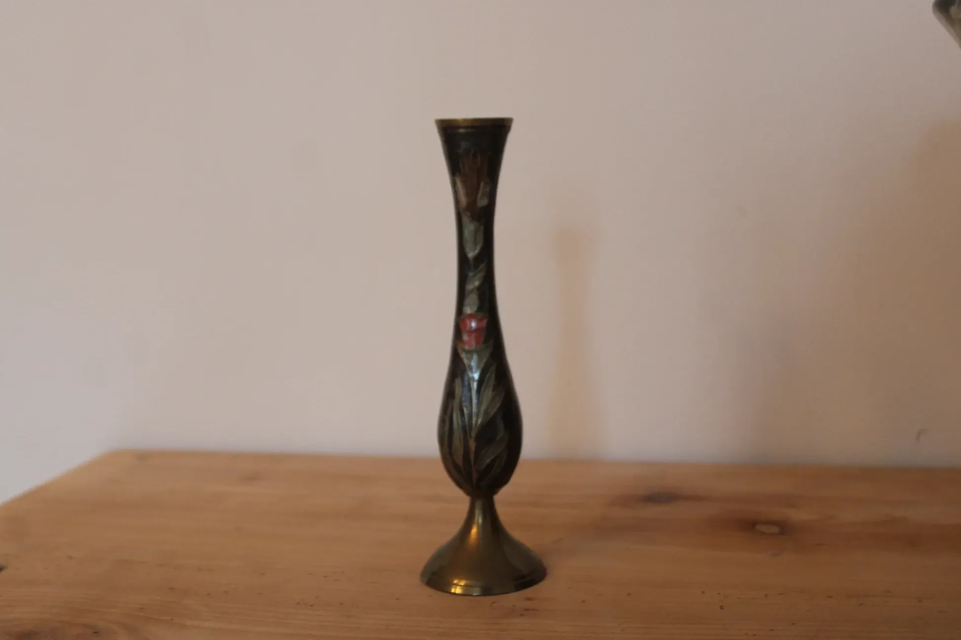 Vintage brass soliflore vase with black, red, and green floral decoration – H 18 cm
