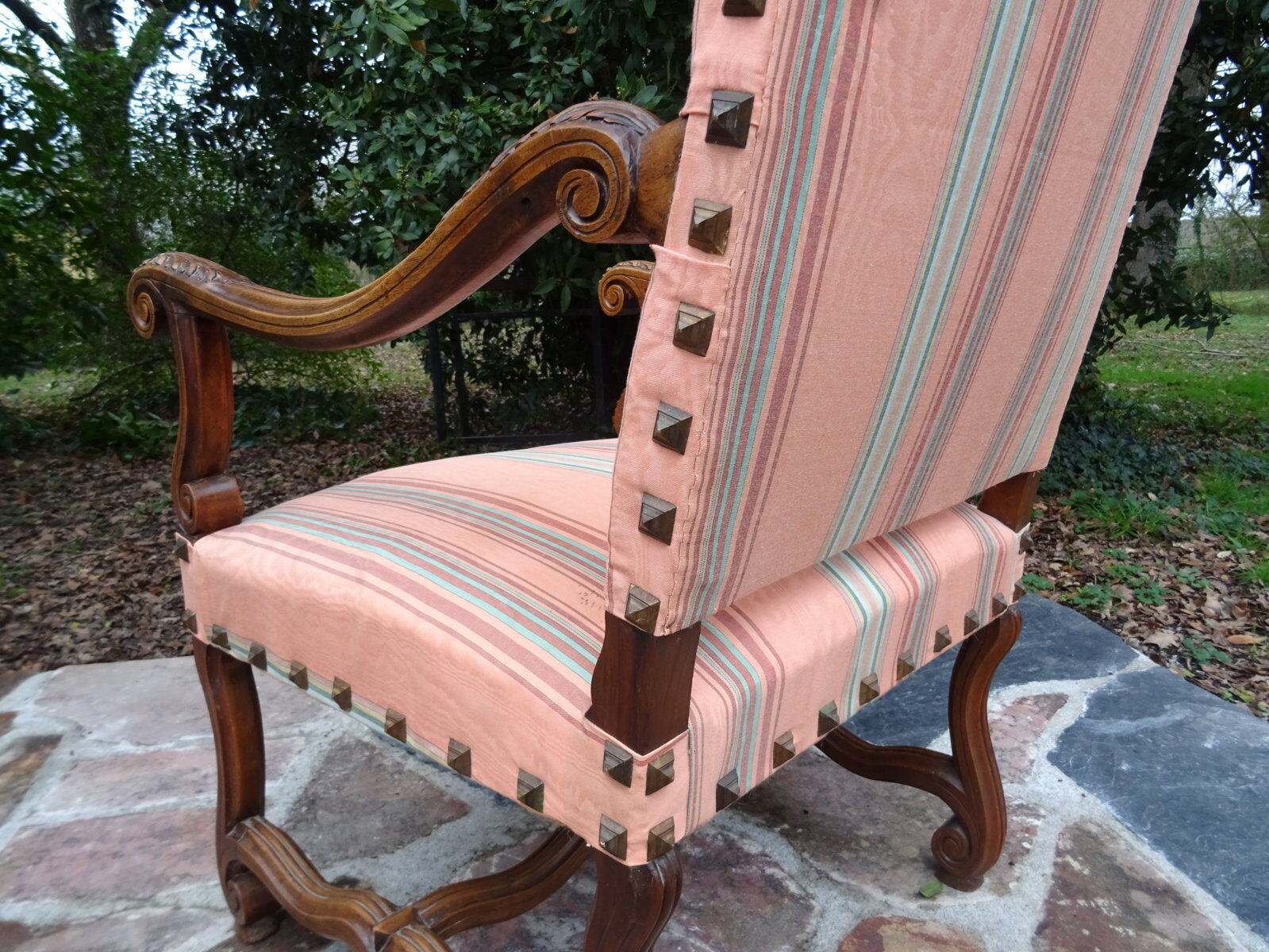 Louis XIII acanthe-leaf chair