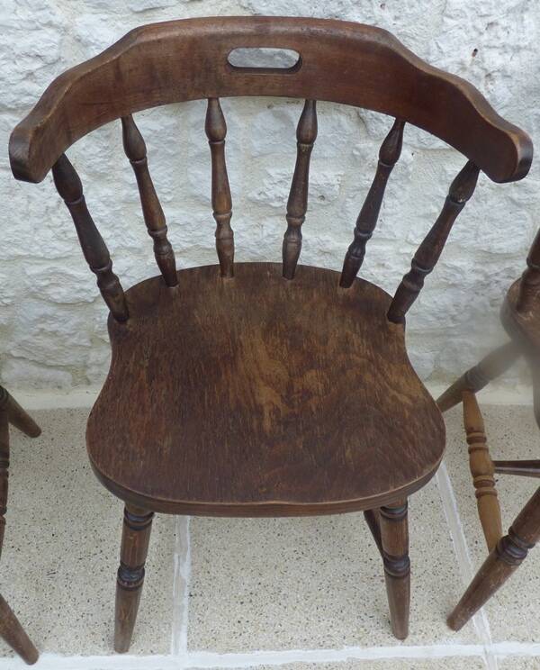 4 solid wood western-style "smoker's chairs" made of oak