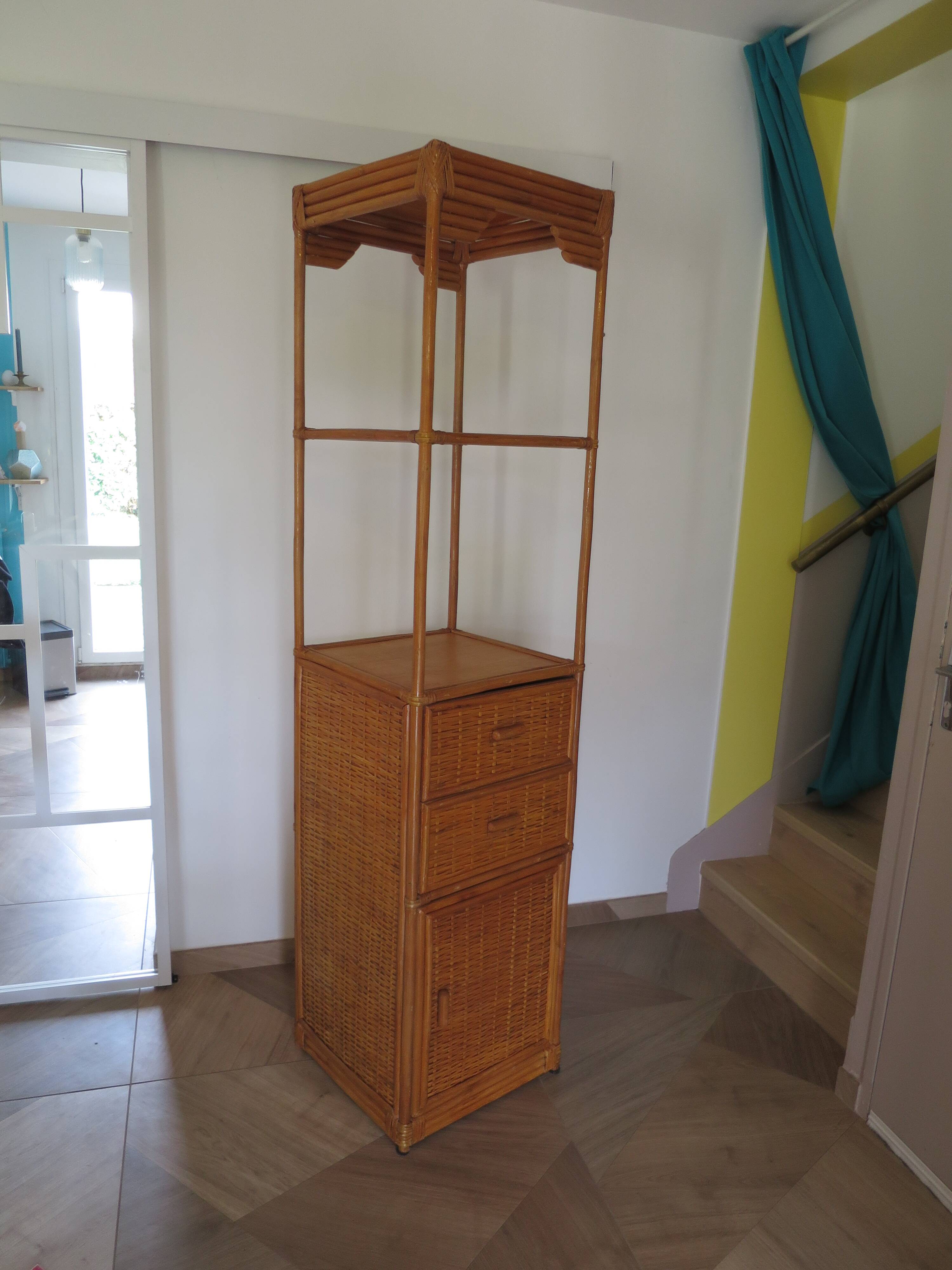 Storage column, wooden bookshelf and woven rattan.