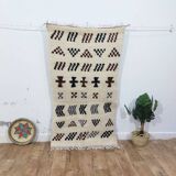 Azilal Berber rug in handmade wool 180 X 105 CM