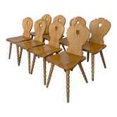 8 chaises de salle à manger en bois à décor de cœur