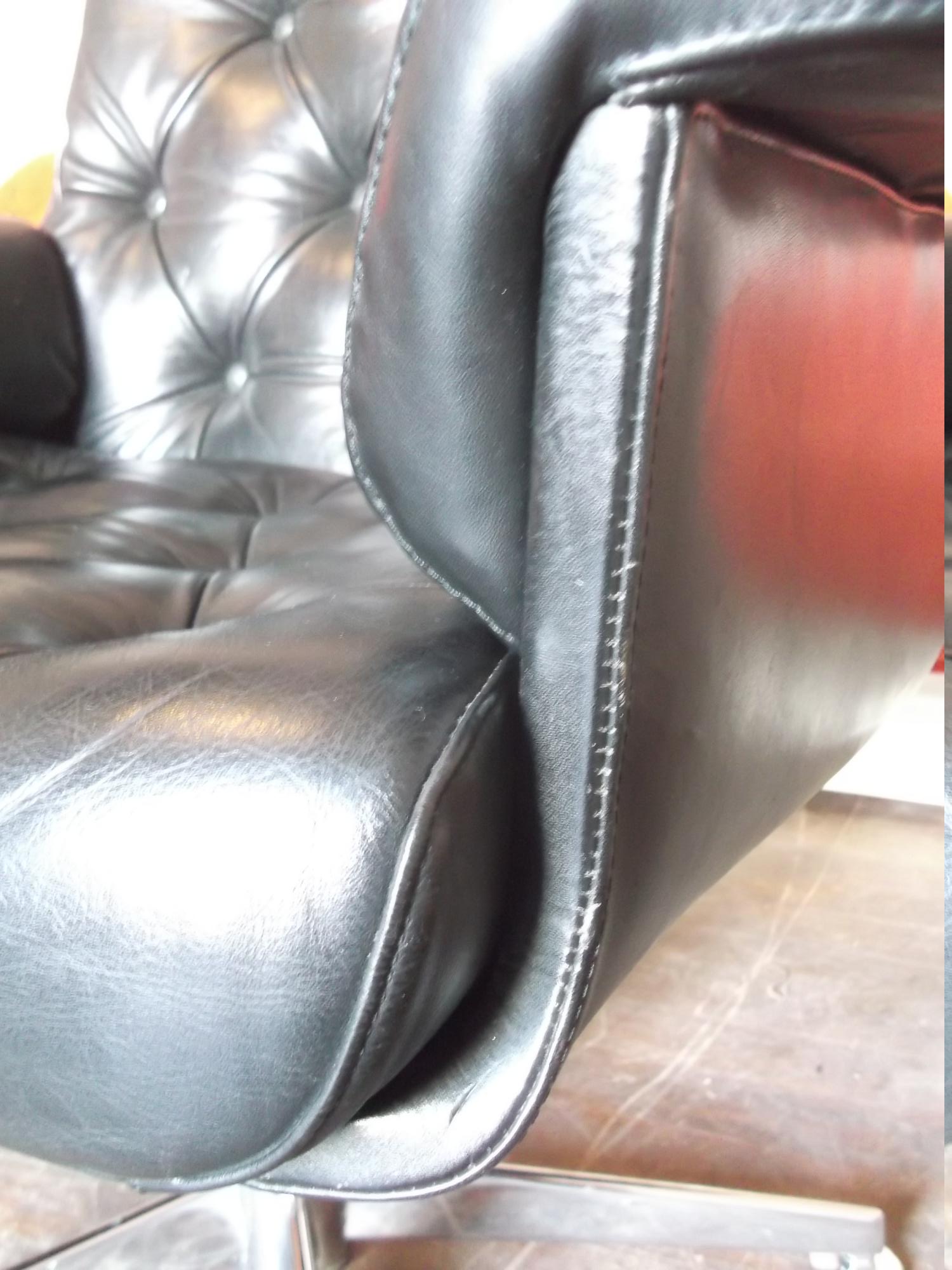 Airborne swivel armchair, 1970