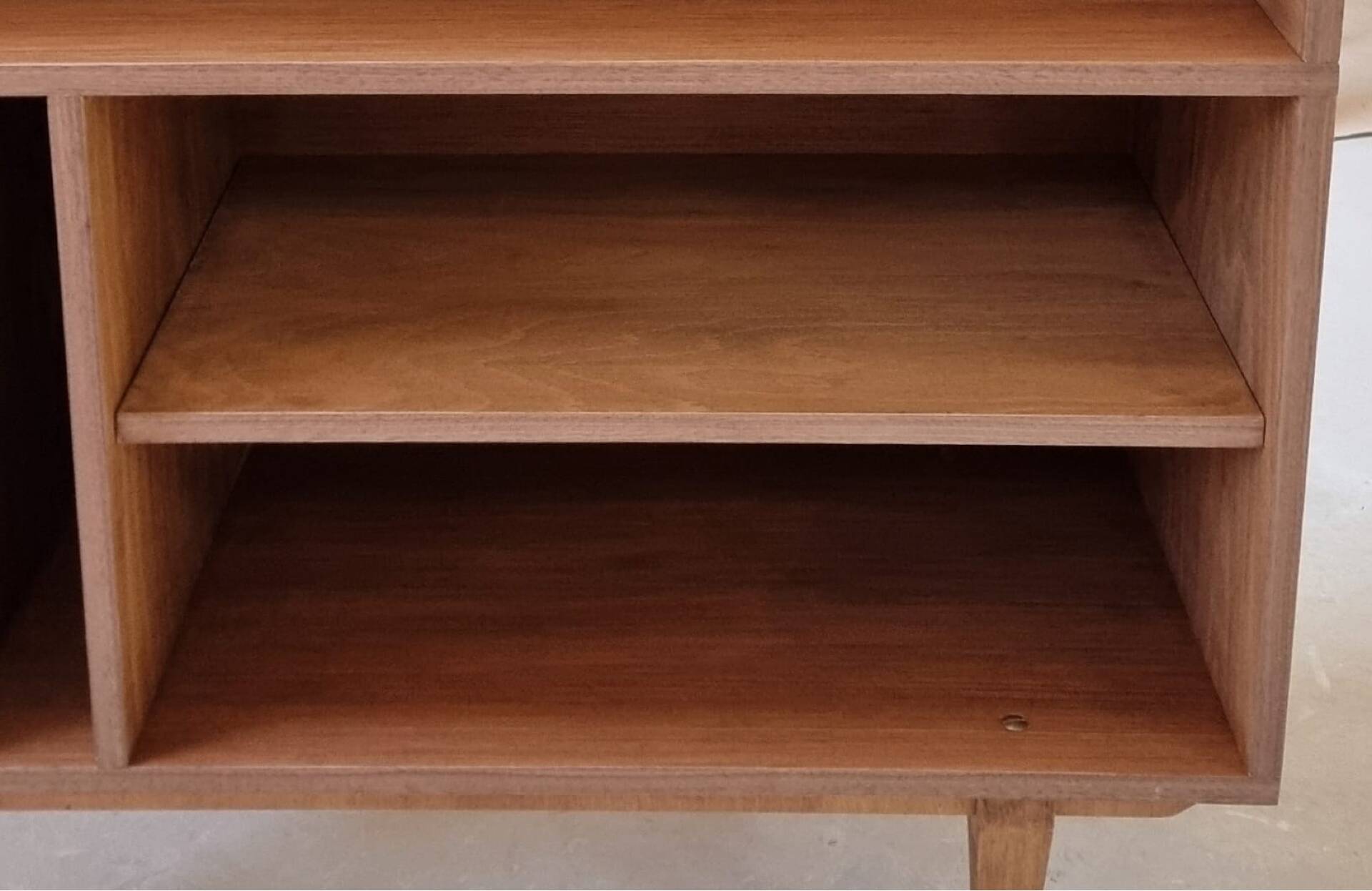 Toke record cabinet