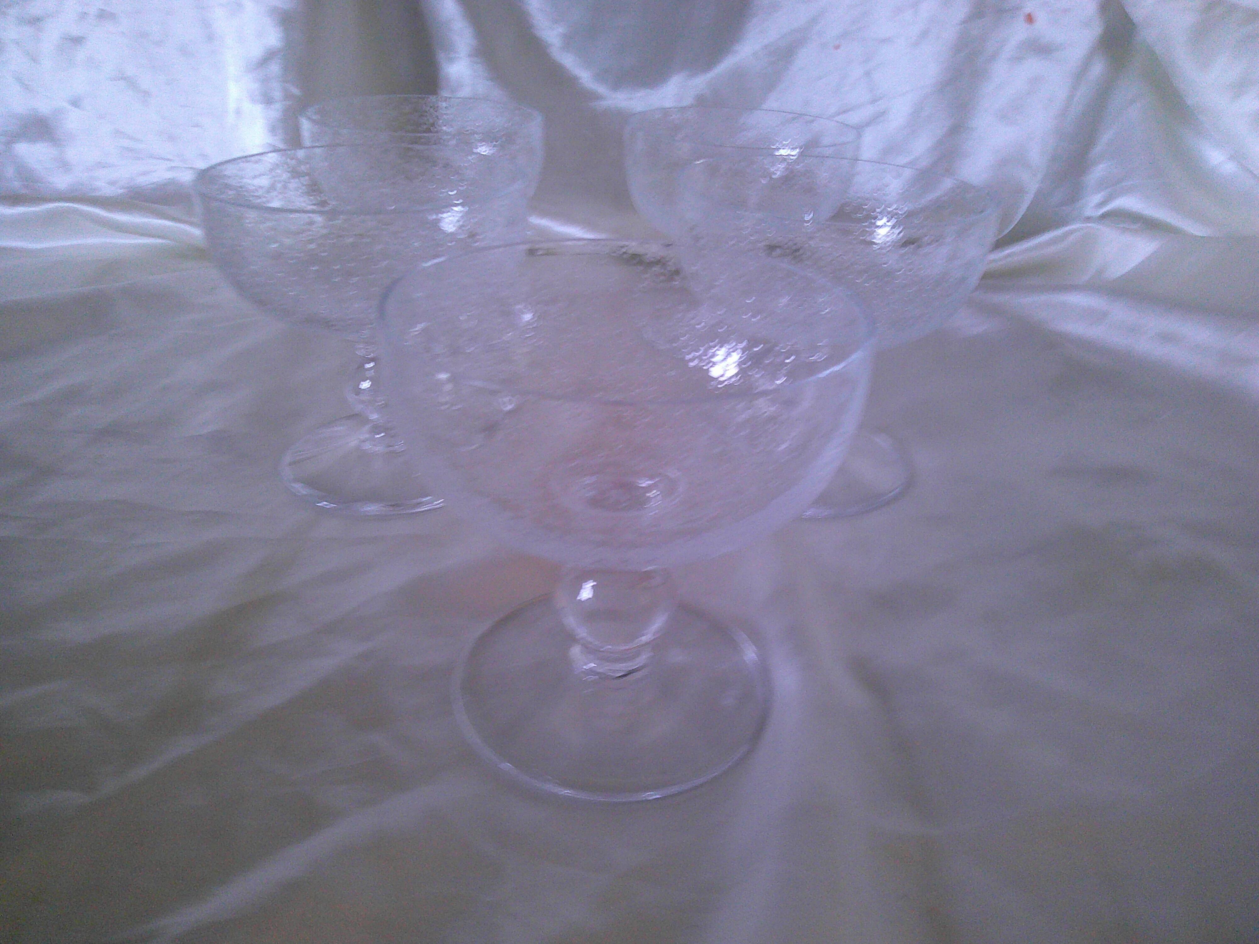 Lot de 5 coupes à glace en verre bullé