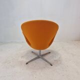 Set of 2 Swan Chairs by Arne Jacobsen and Fritz Hansen