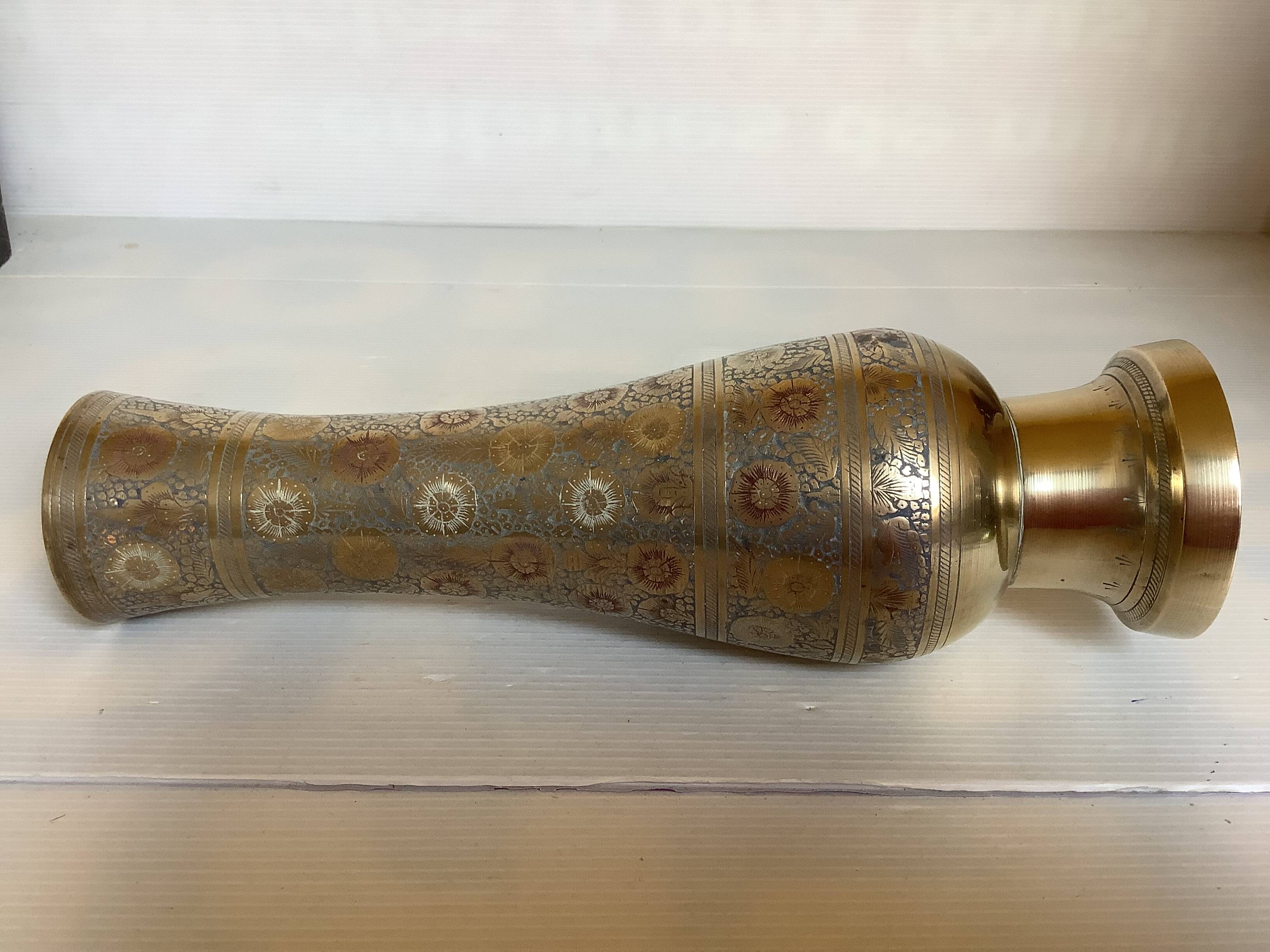 Vase en laiton travaillé