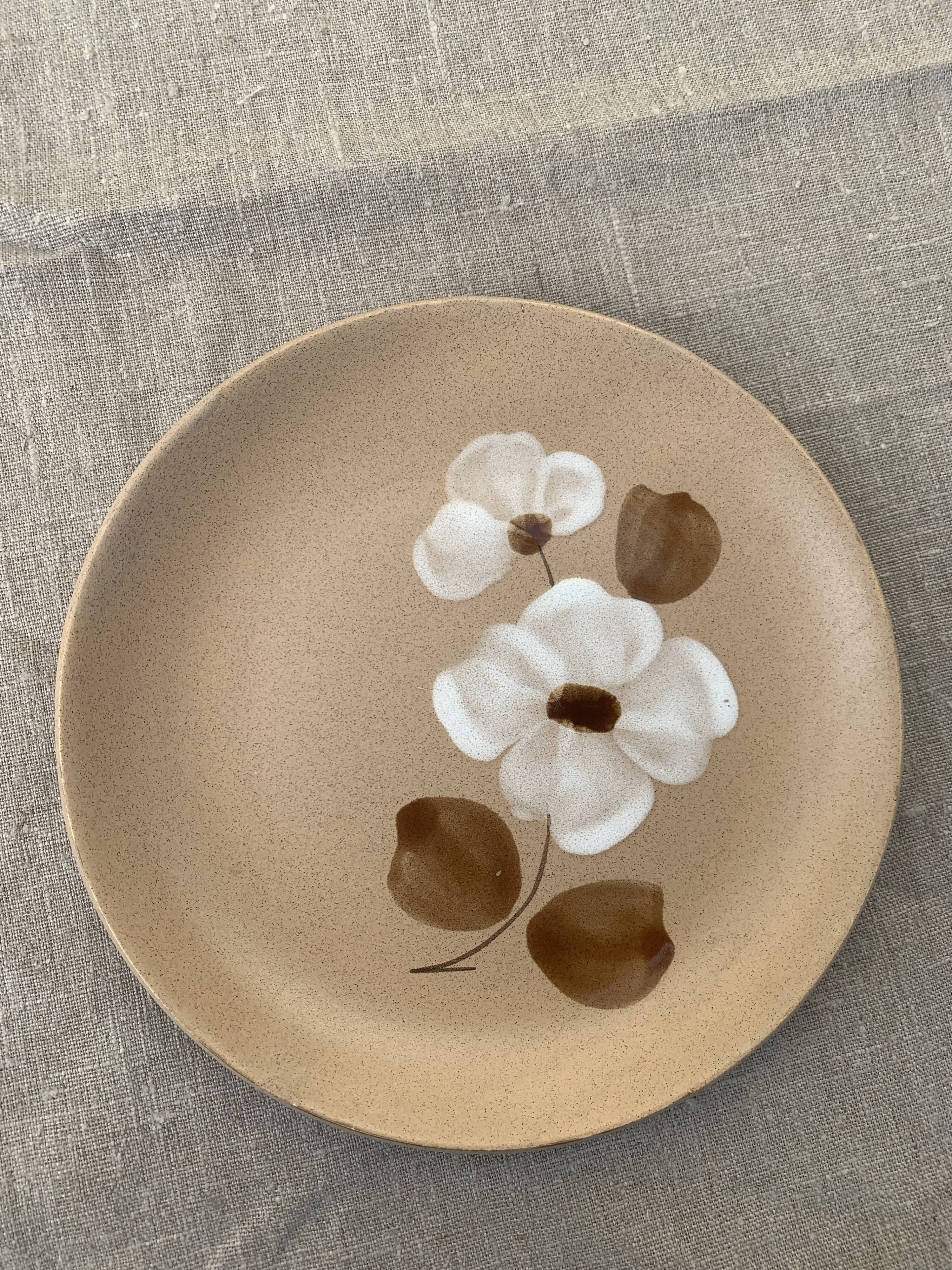 6 beige stoneware plates white flower patterns vintage wolf mill