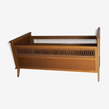 Child cot in rattan and wood