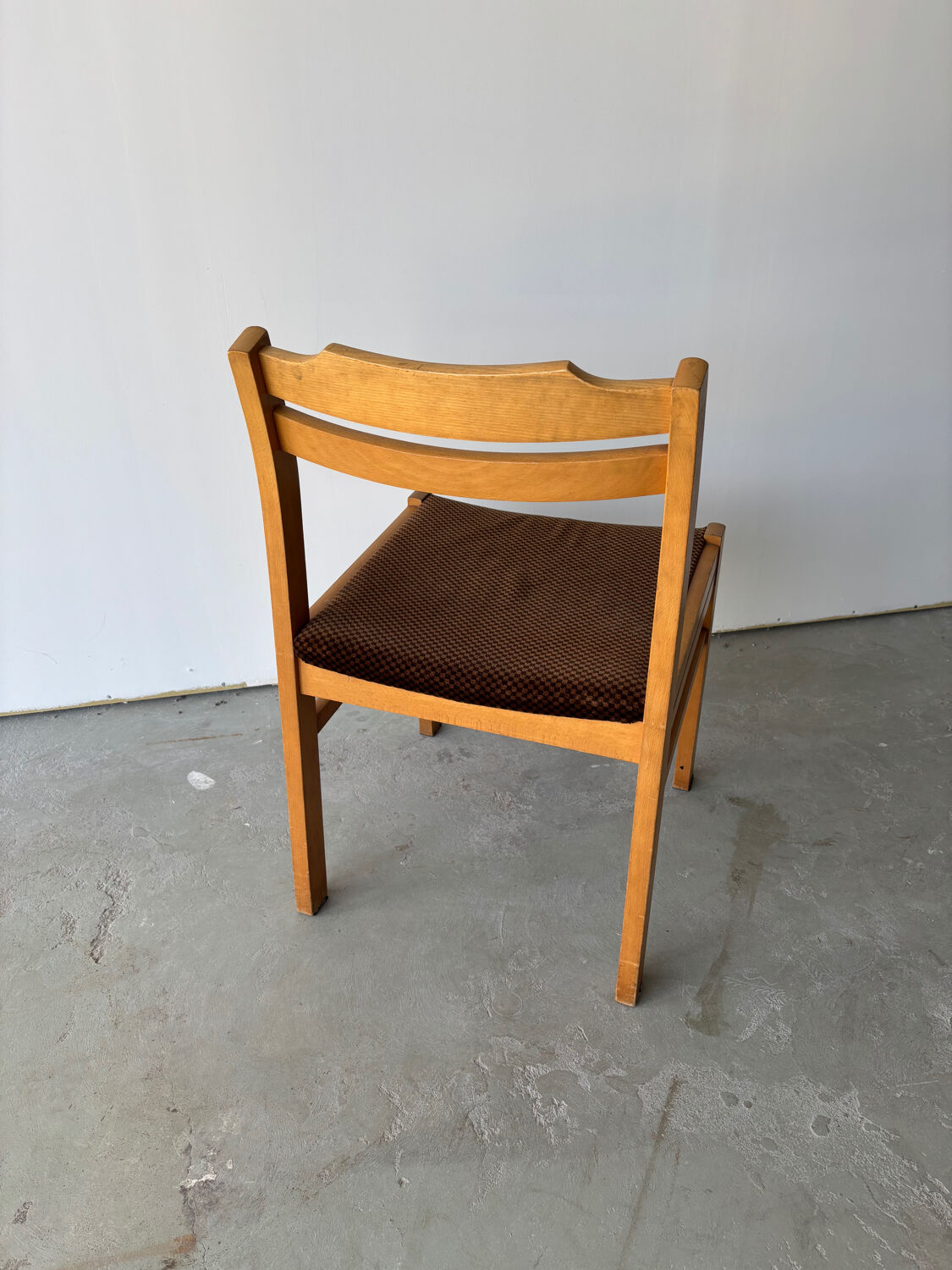 Set of 6 beech frame chairs in vintage 70s Scandinavian style.