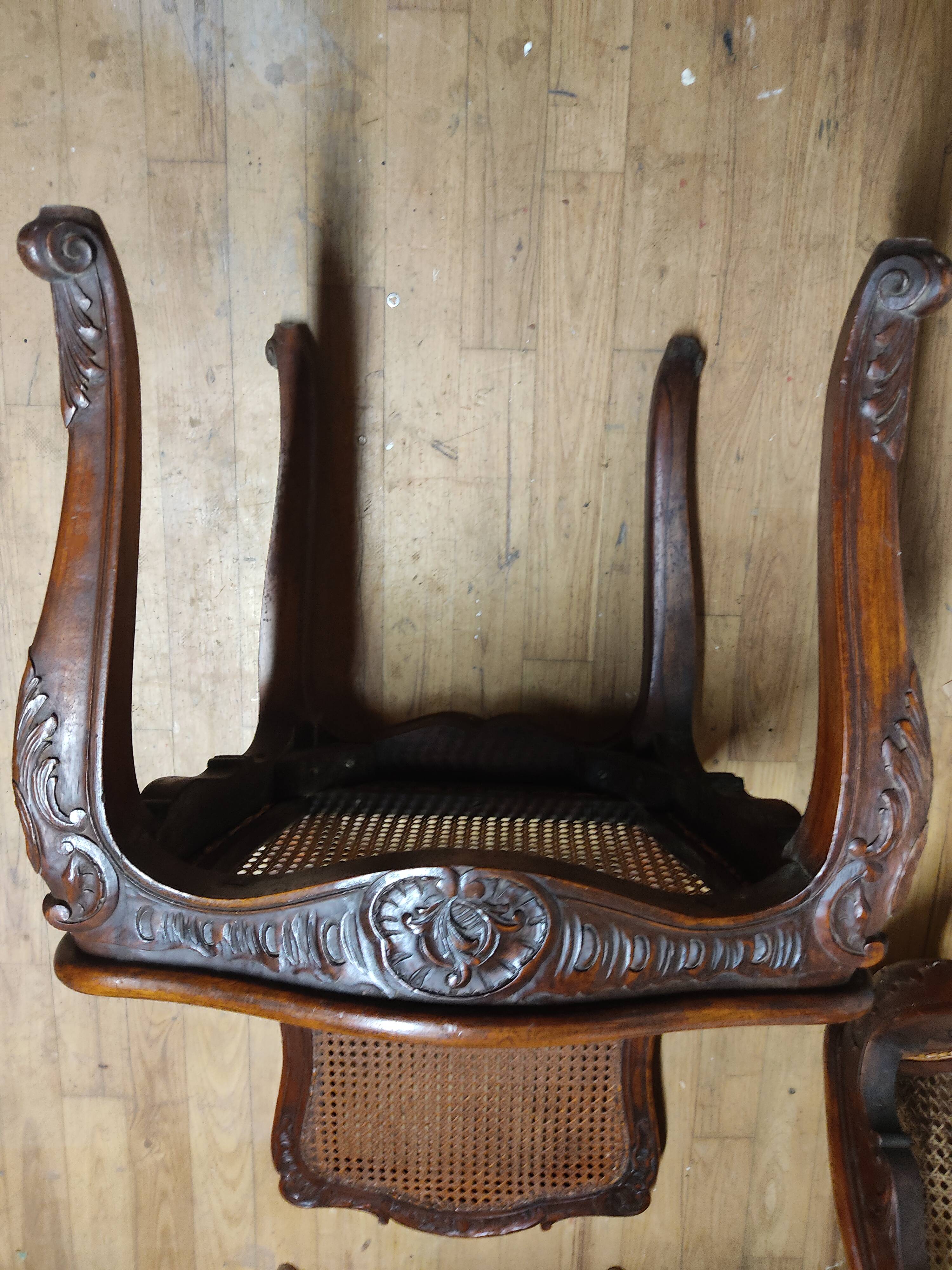 Chaises cannées noyer Louis XV