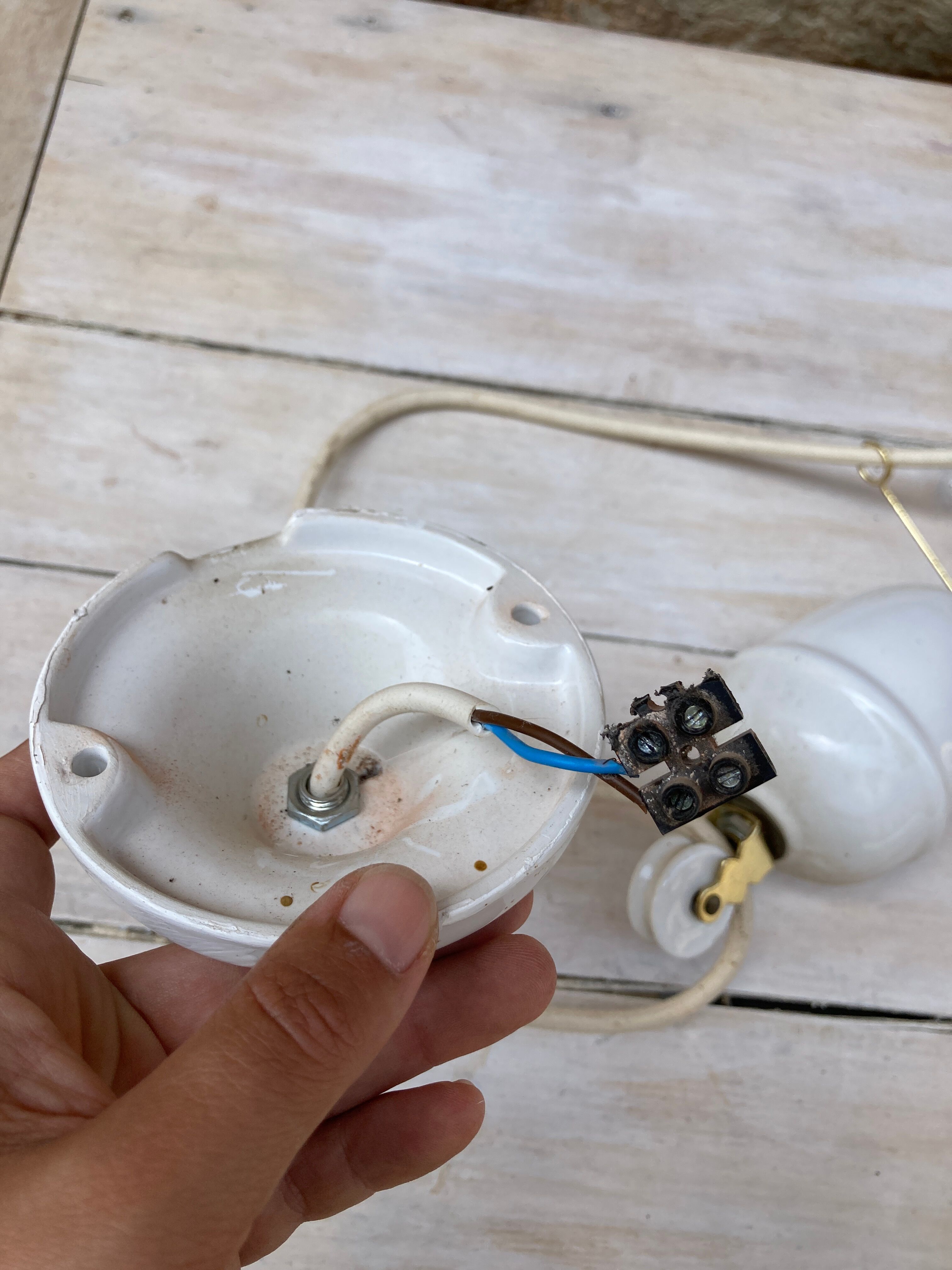 Opaline suspension rises and falls