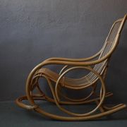 Rocking-chair vintage en rotin années 60-70, dossier haut ajouré