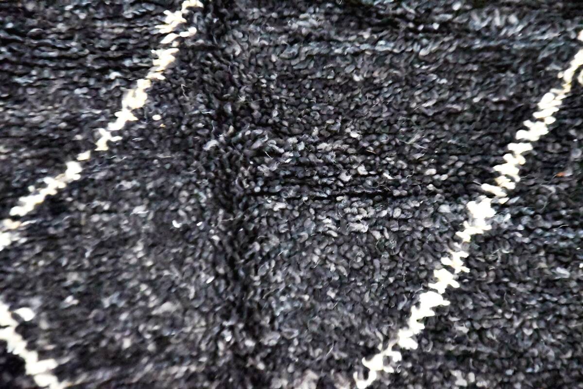 Beni Ouarain black rug 259 x 155 cm New